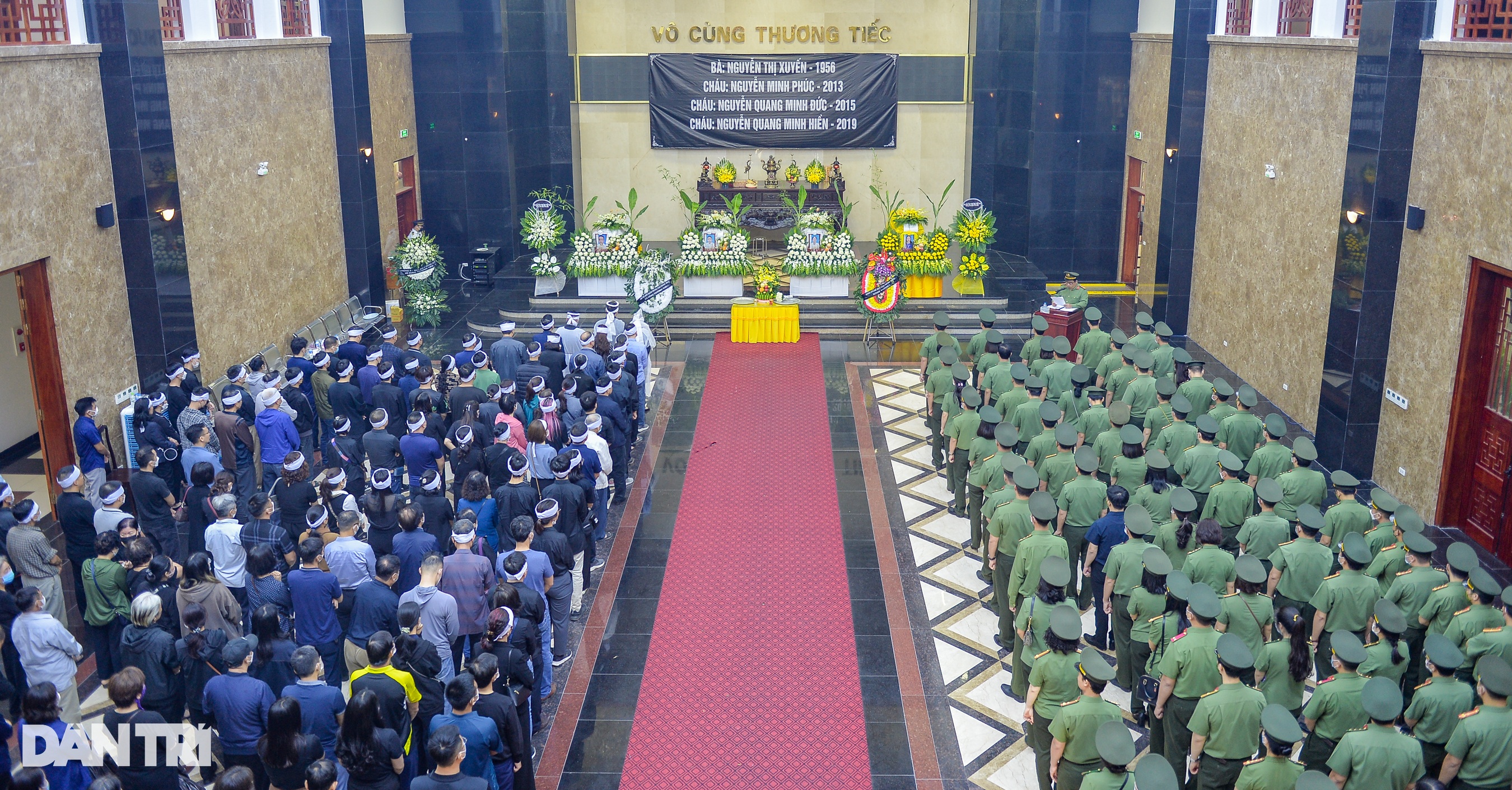 Vụ hỏa hoạn 4 bà cháu tử vong: Rớt nước mắt cảnh mẹ hôn tiễn biệt các con - 1 Vụ hỏa hoạn 4 bà cháu tử vong: Rớt nước mắt cảnh mẹ hôn tiễn biệt các con - 1