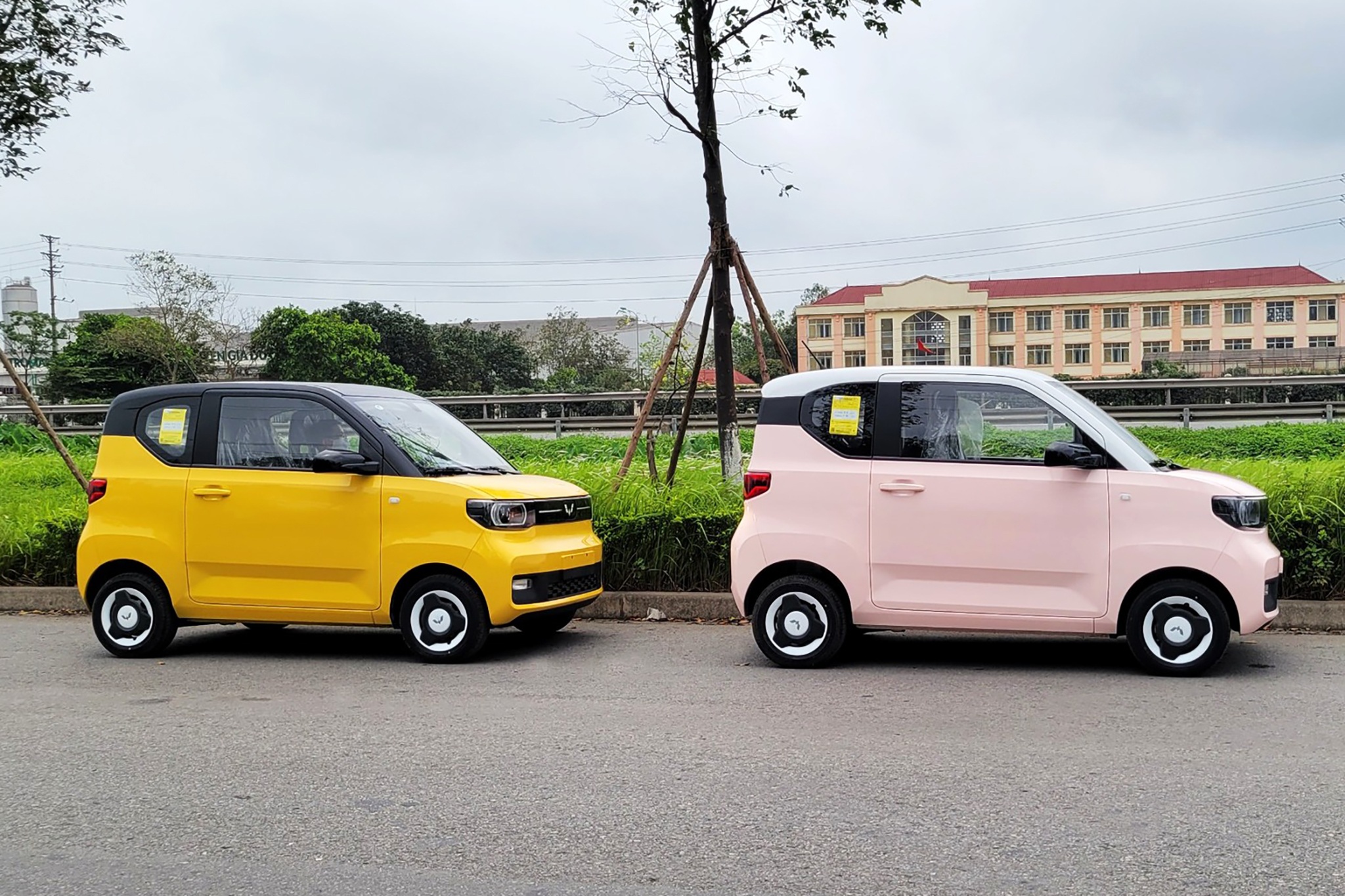 Ô tô điện mini Wuling HongGuang MiniEV bản mới lộ diện tại Việt Nam - 2