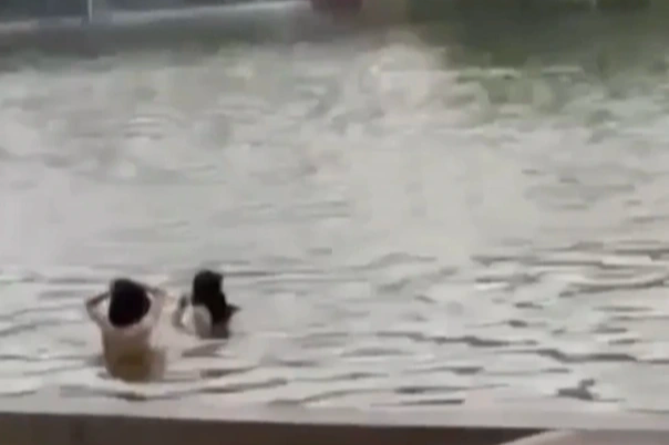 Đã xác định được 2 người đàn ông tắm tiên tại hồ Hoàn Kiếm - 1