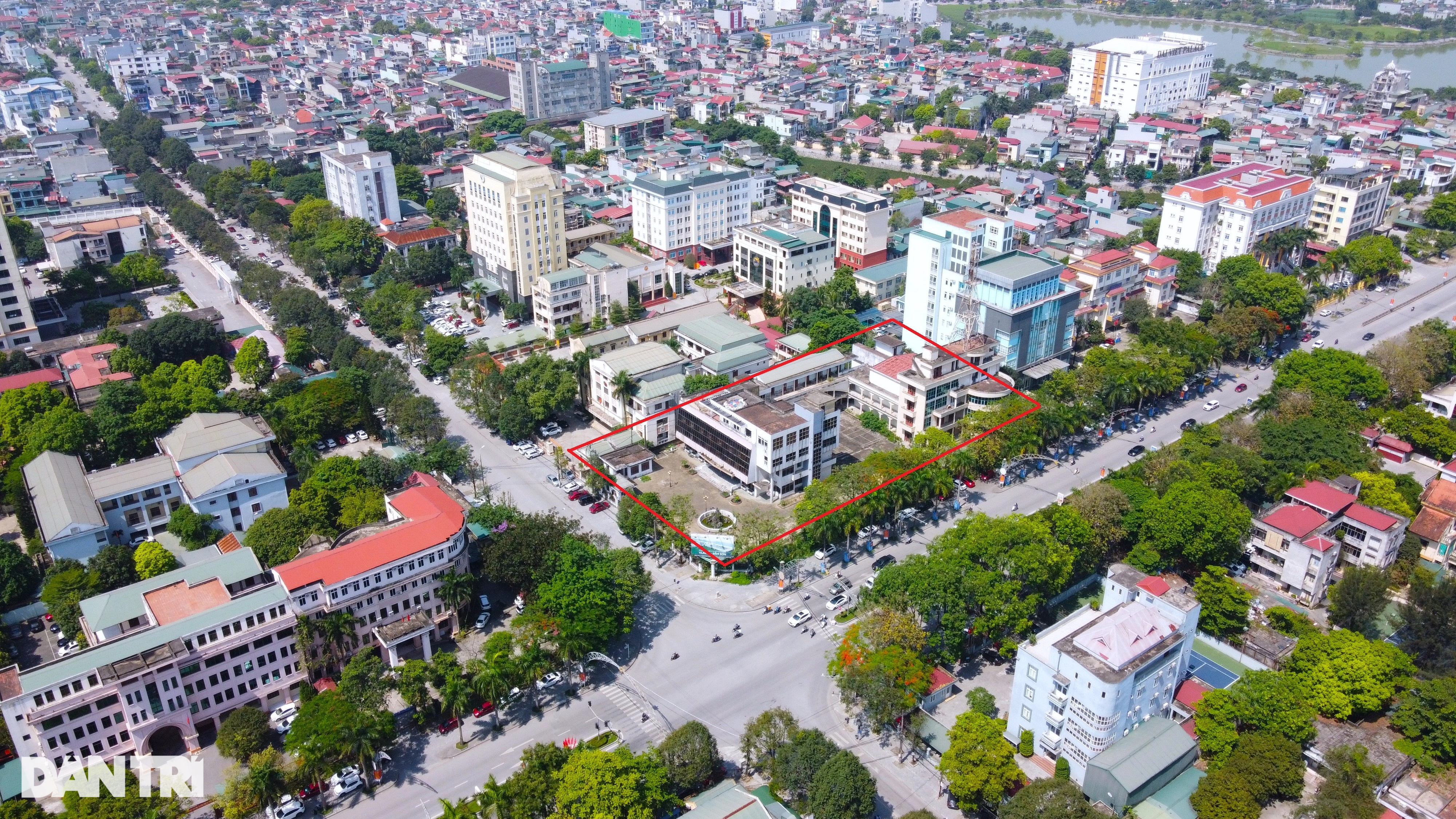 Hàng loạt trụ sở cũ bỏ hoang trên đại lộ đẹp nhất Thanh Hóa - 1