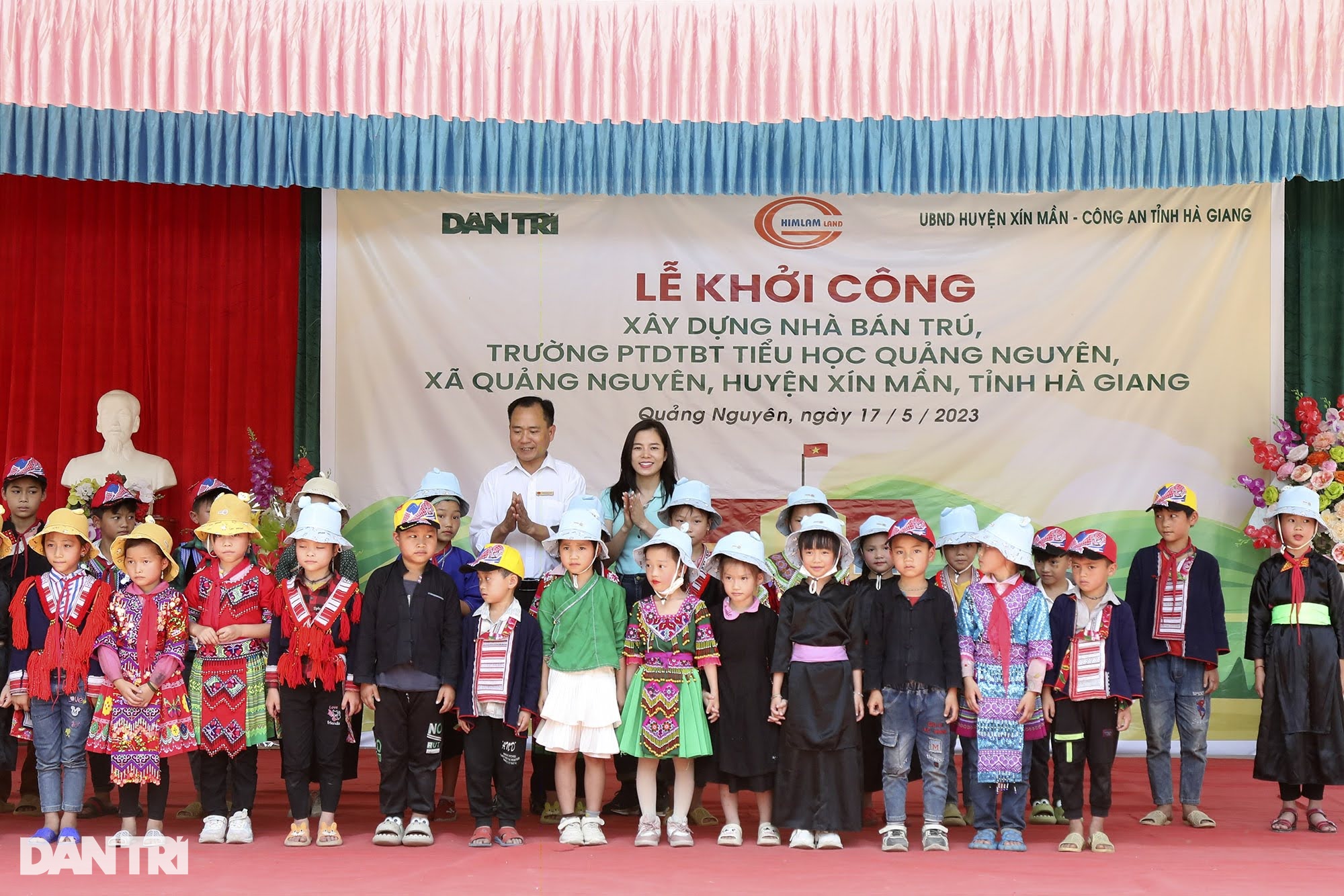 Khởi công nhà bán trú tại nơi học sinh ở nhà tôn nóng như lò bánh mì - 13