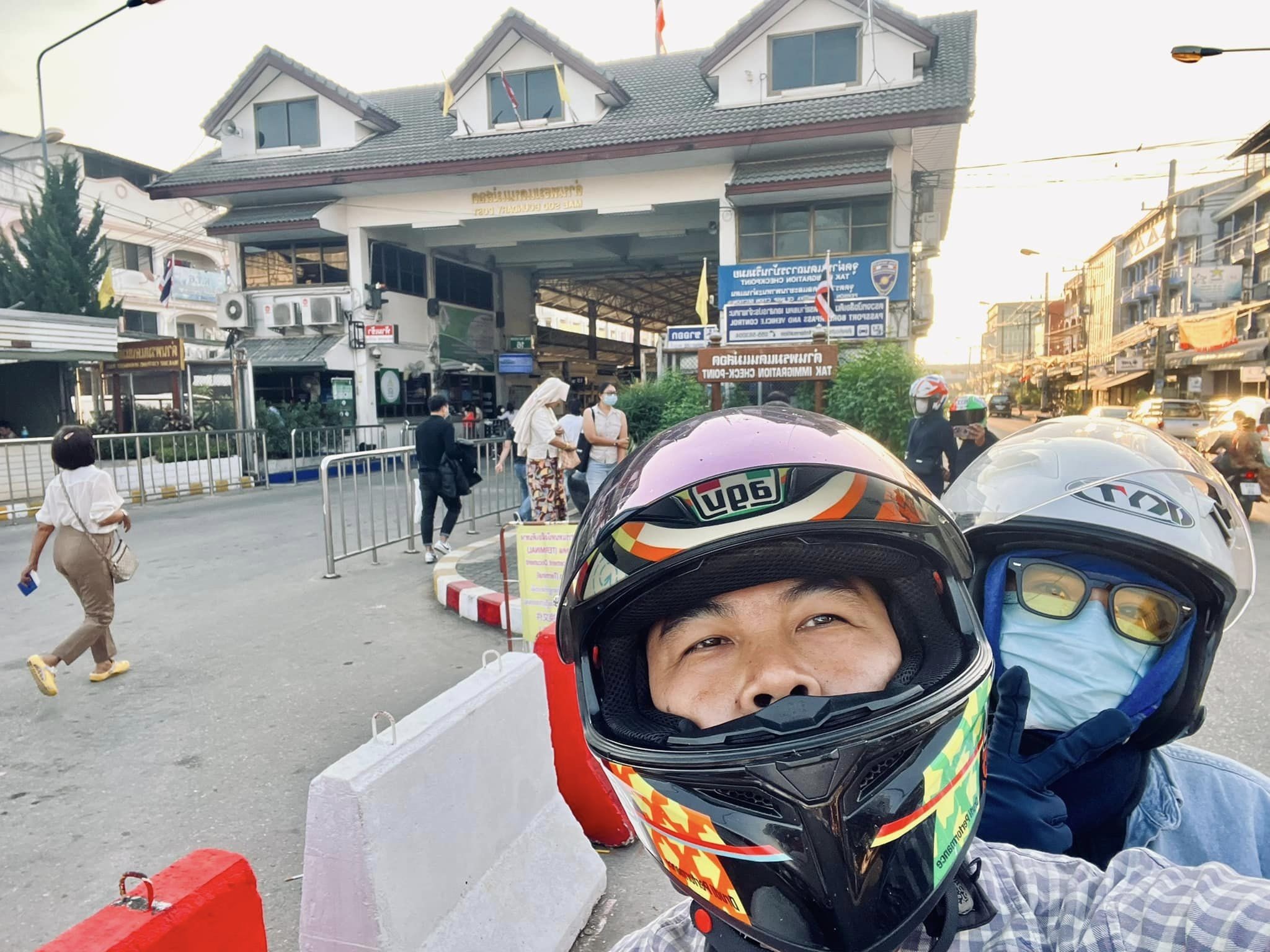 View - Vợ chồng Việt chi 130 triệu đồng, mang xe máy sang Thái Lan phượt một tháng | Báo Dân trí