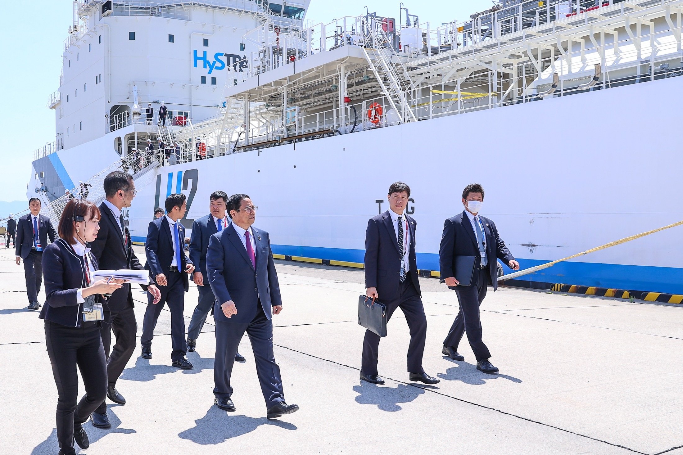 Thủ tướng trải nghiệm lái tàu chở hydro lỏng duy nhất trên thế giới - 4