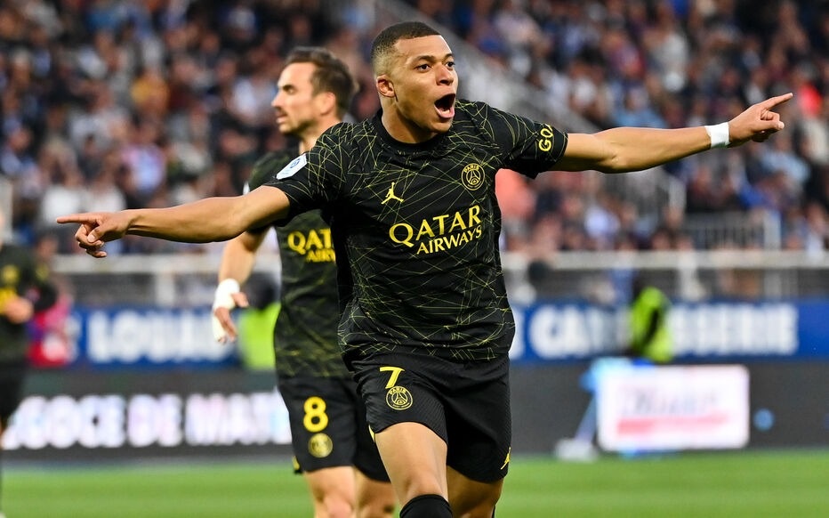 Mbappe lập cú đúp giúp PSG sáng cửa đăng quang ngôi vương Ligue 1 - 1