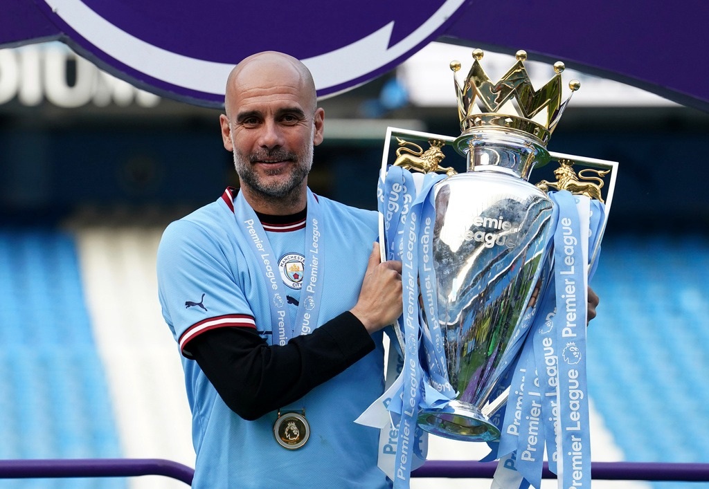 Pep Guardiola được ca ngợi xuất sắc hơn huyền thoại Alex Ferguson - 1