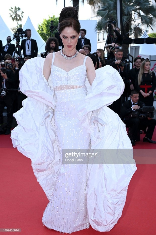 Jennie (BlackPink) và Phạm Băng Băng thống trị thảm đỏ Cannes 2023 - 10