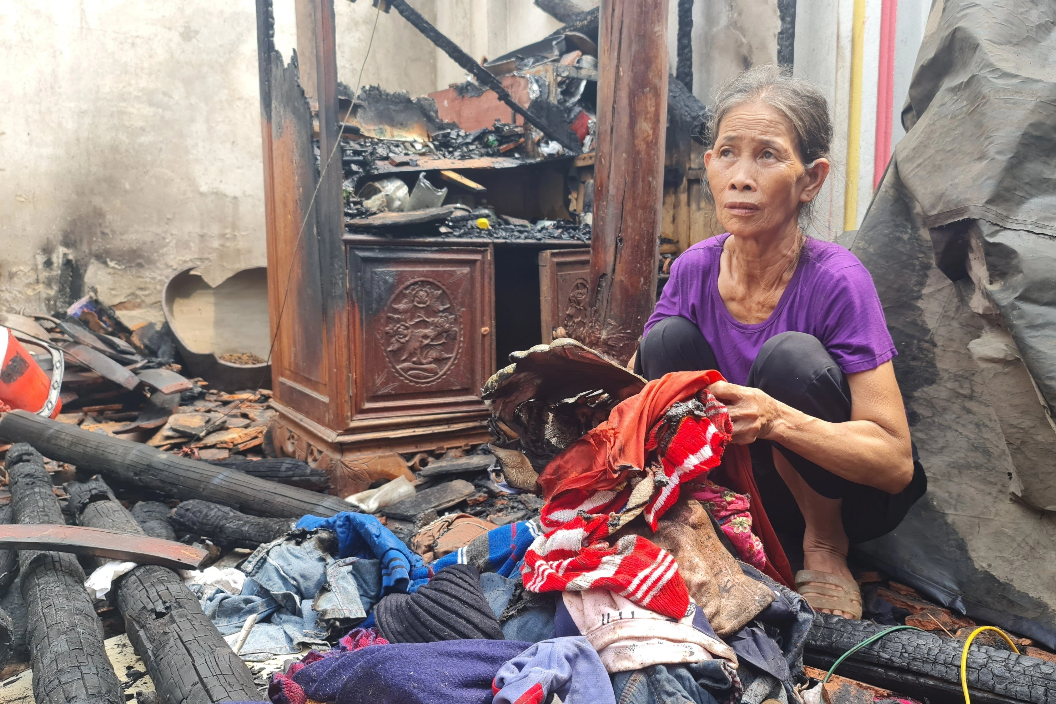 Hỏa hoạn xảy ra tại ngôi nhà kỳ lạ có đồ đạc bỗng dưng bốc cháy ở Thanh Hóa - 2