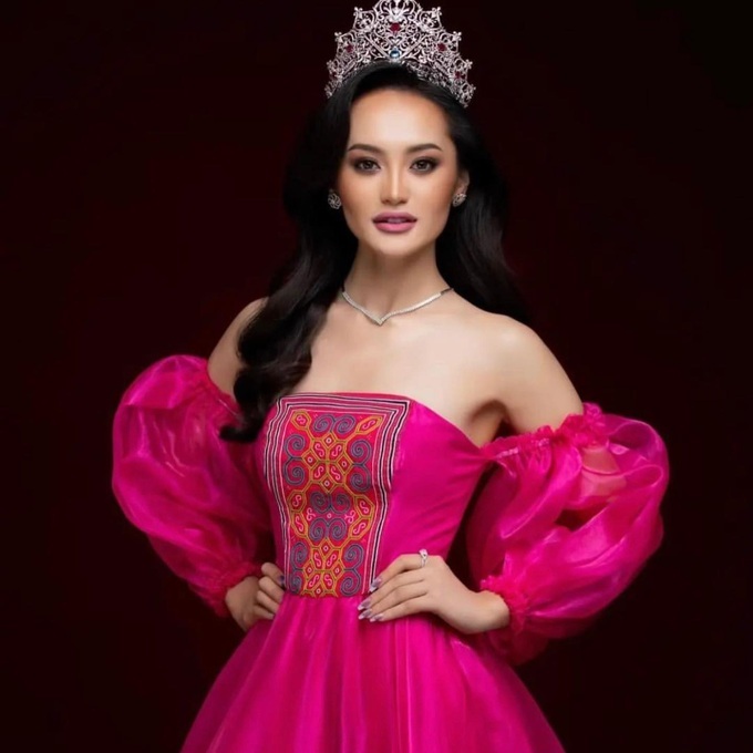 Hoa hậu Lào rạng rỡ diện váy đậm chất dân tộc trên thảm đỏ Cannes - 12