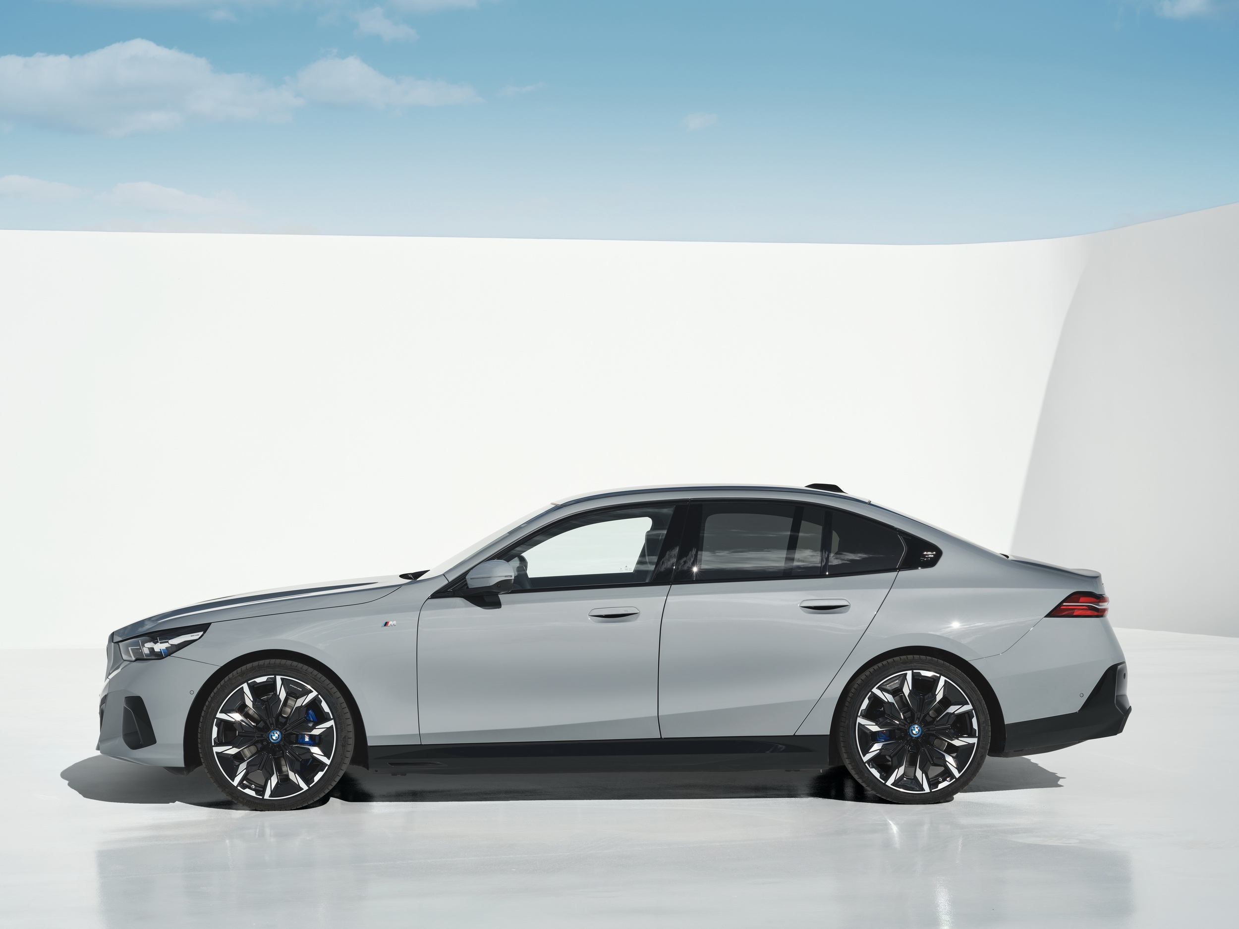 BMW 5-Series thế hệ 2024 trình làng, có bản động cơ thuần điện - 10 - cscplus.work