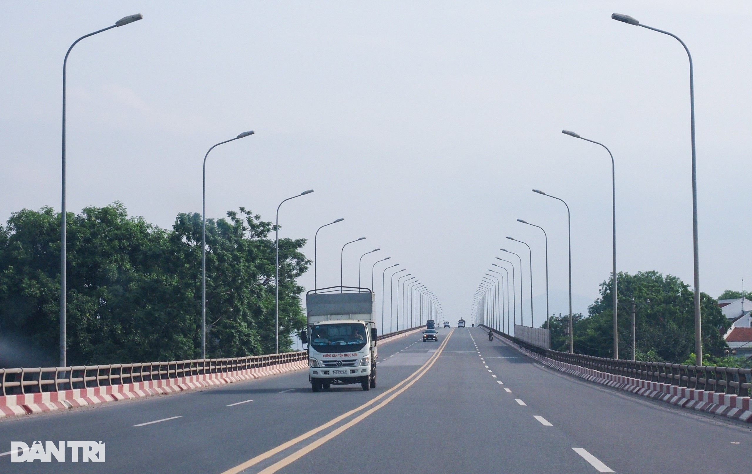 Cây cầu vượt sông dài nhất Việt Nam sau 9 năm sử dụng giờ ra sao? - 6