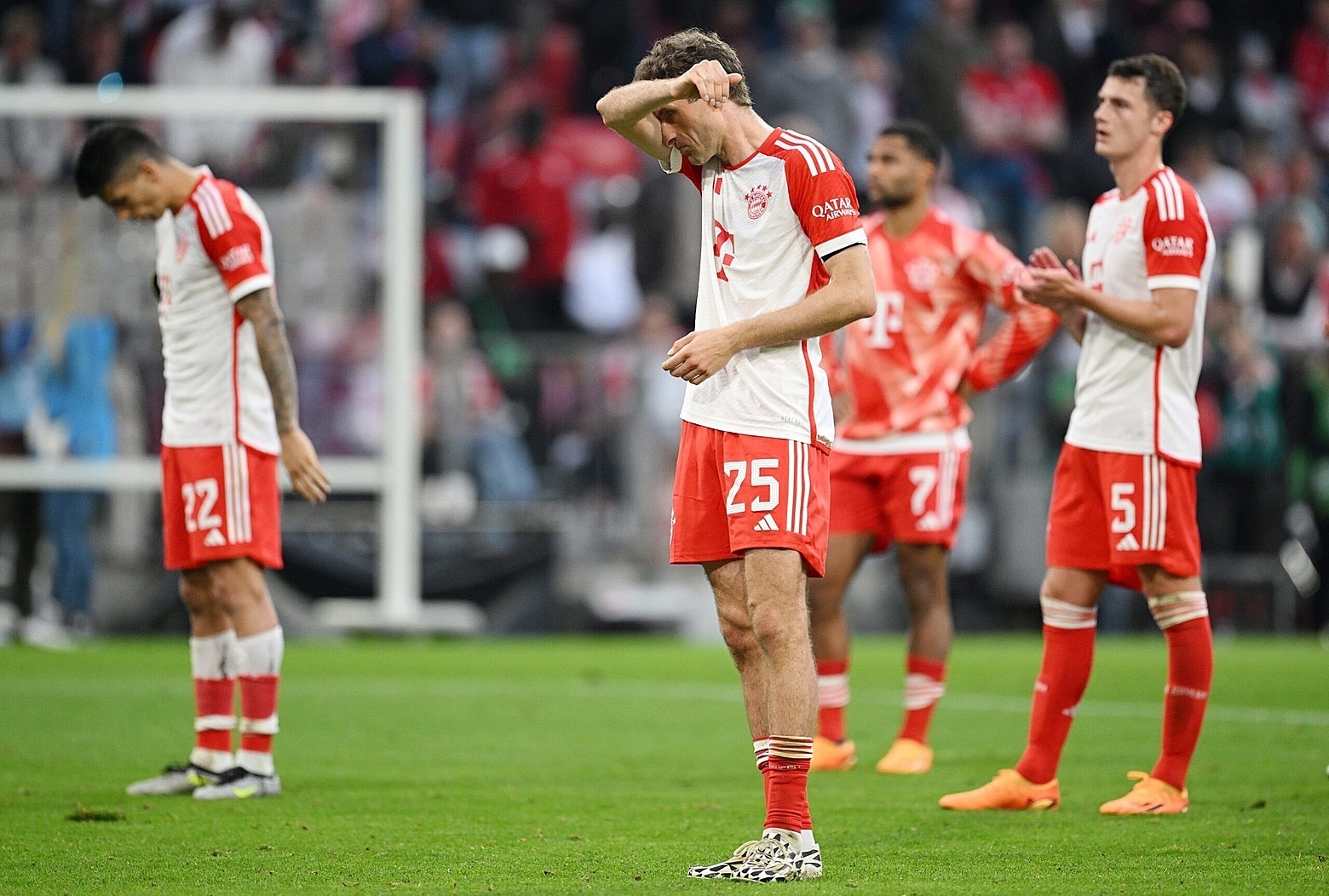 Vòng cuối Bundesliga tối nay: Ngôi vương gọi tên Bayern hay Dortmund? - 2