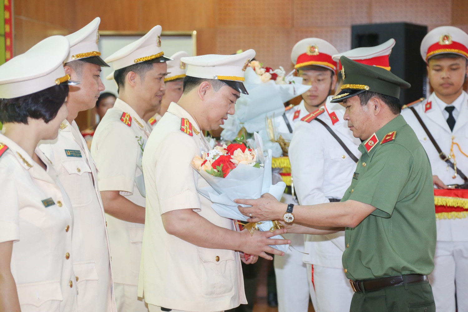 Thiếu tướng Đinh Văn Nơi trao quyết định thăng cấp bậc hàm cho cán bộ - 1