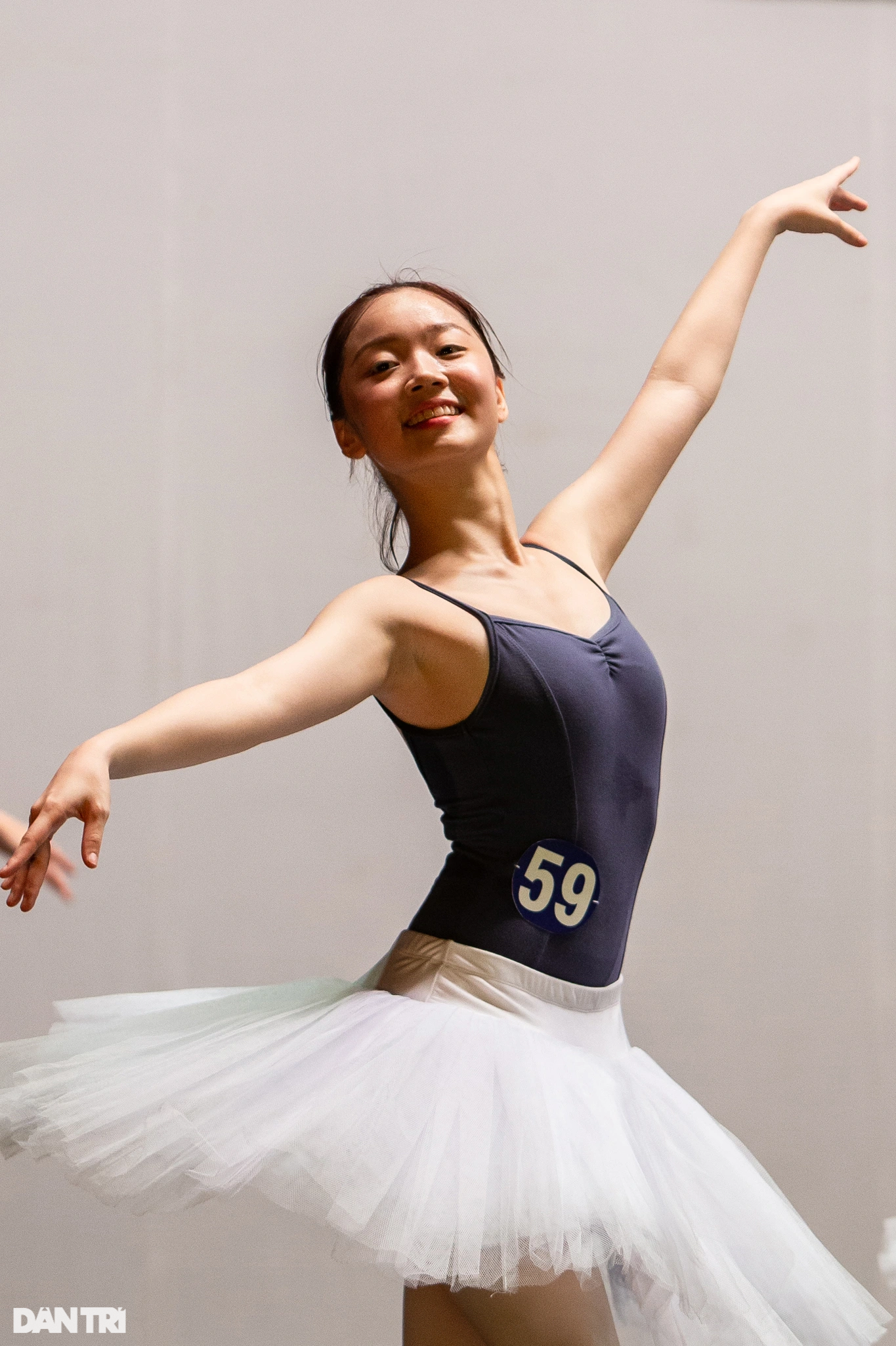 Ngắm nữ sinh trường Múa biểu diễn ballet trong kỳ thi tốt nghiệp - 2