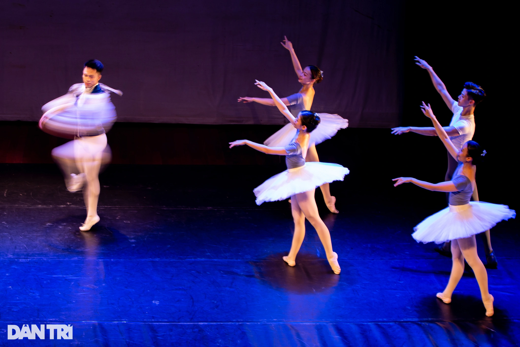 Ngắm nữ sinh trường Múa biểu diễn ballet trong kỳ thi tốt nghiệp - 10