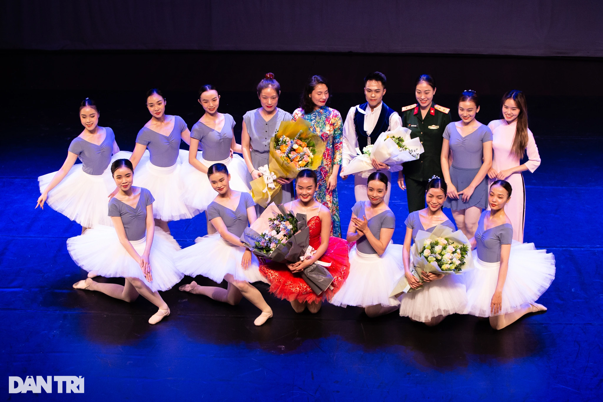 Ngắm nữ sinh trường Múa biểu diễn ballet trong kỳ thi tốt nghiệp - 16