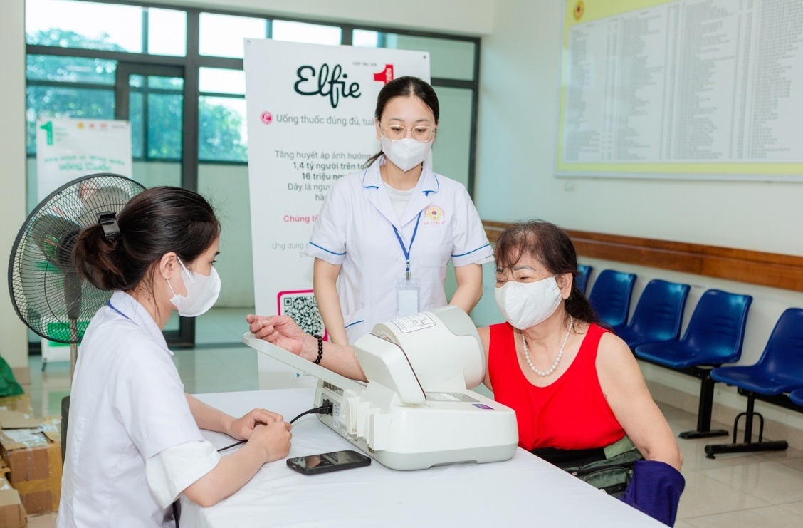 Nỗi lo quên uống thuốc của người bị tăng huyết áp - 1