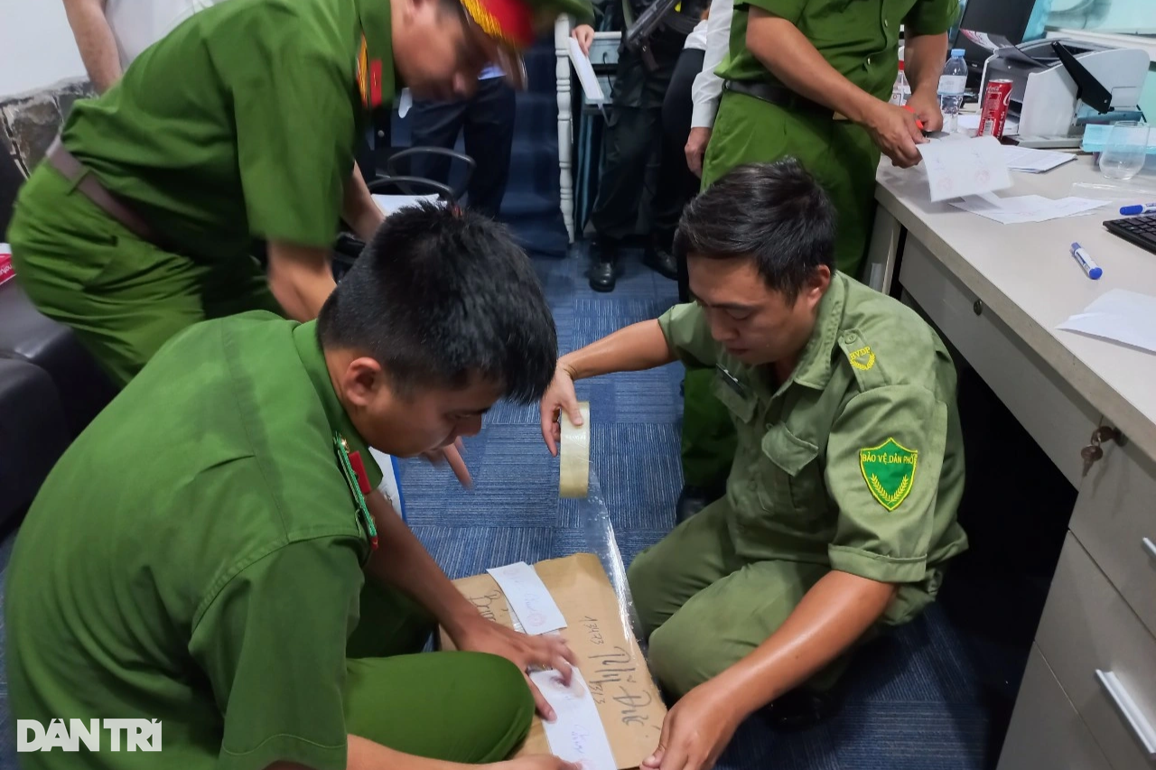 Vụ trục lợi bảo hiểm xã hội ở Đồng Nai: Tạm giữ hình sự 18 người - 1 Vụ trục lợi bảo hiểm xã hội ở Đồng Nai: Tạm giữ hình sự 18 người - 1