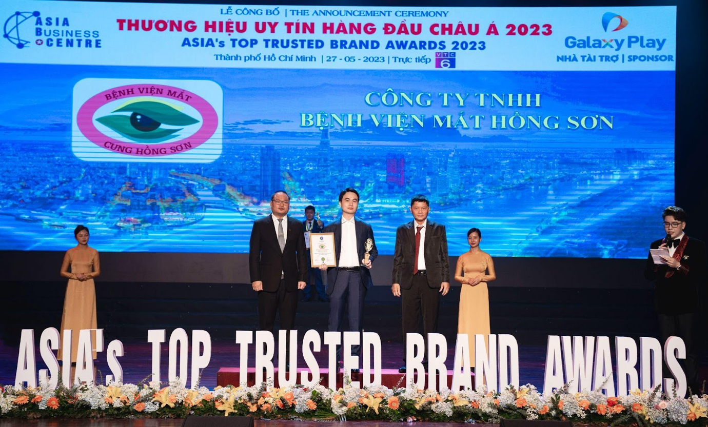 Bệnh viện Mắt Hồng Sơn vào top 10 Thương hiệu uy tín hàng đầu châu Á 2023 - 1