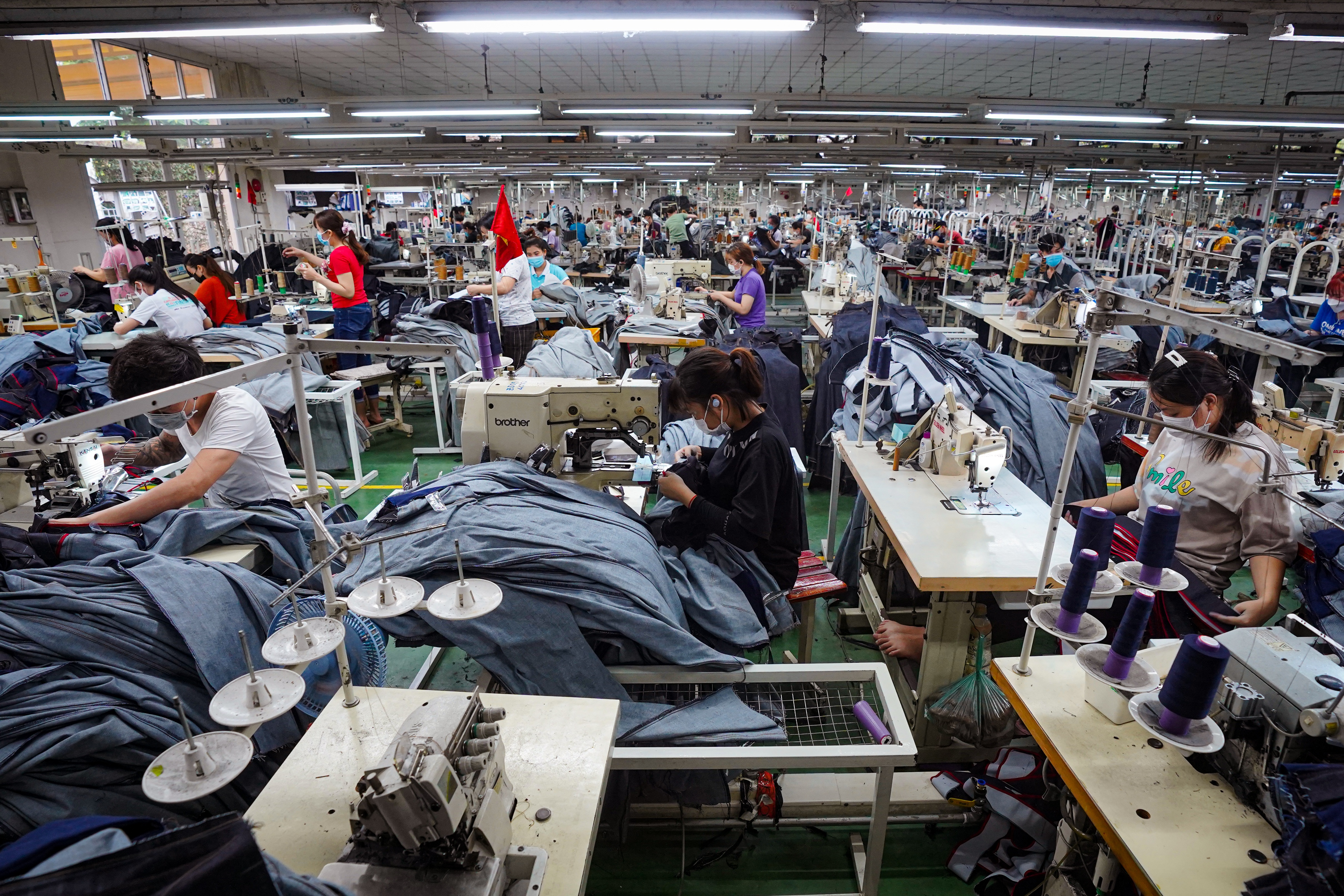 עובדים מאבדים את מקום עבודתם, בעל פנסיון בשווי מיליארד דולר בוכה בגלל חדרים שלא נמכרו - 3 Công nhân mất việc, chủ khu trọ tiền tỷ khóc vì ế phòng - 3