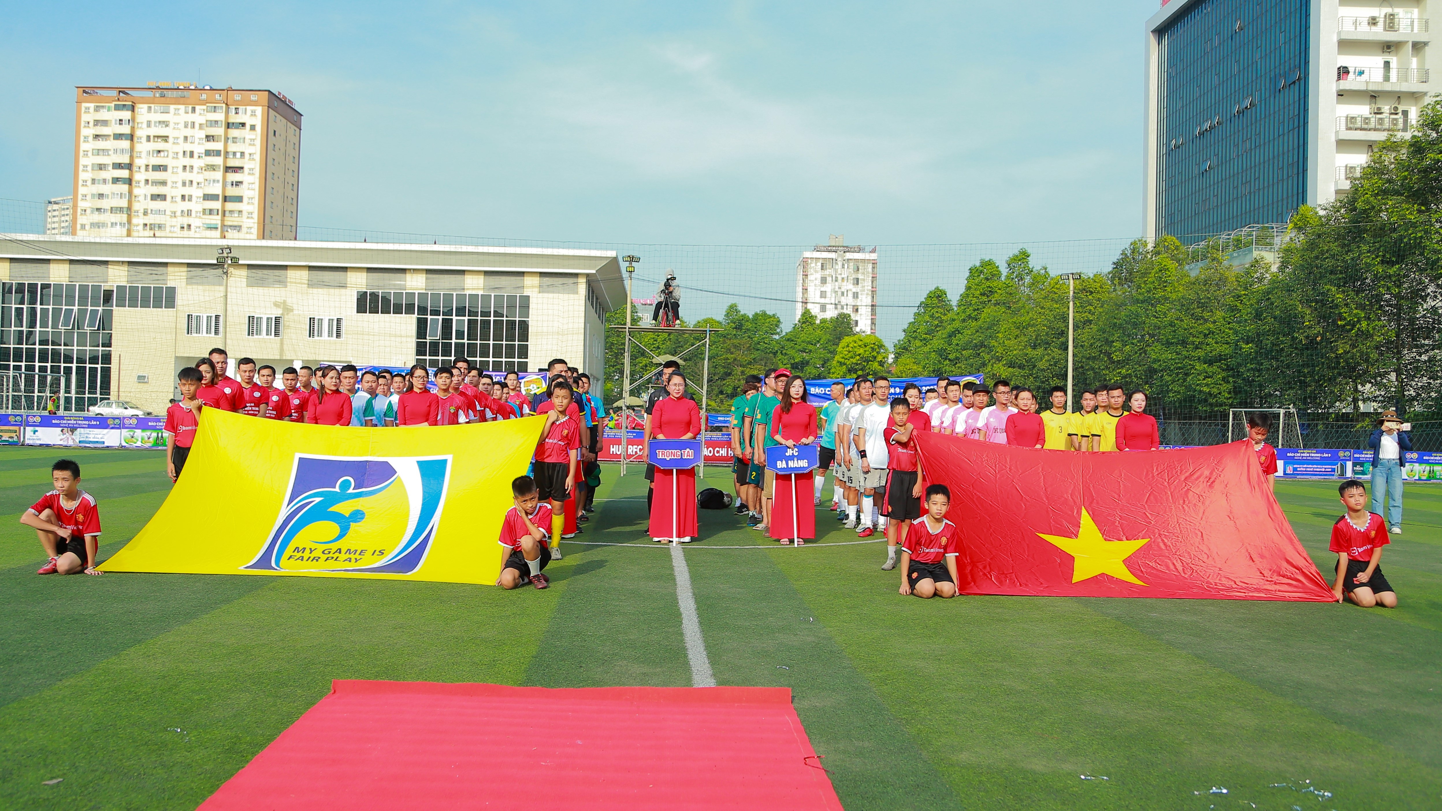 Đội nắng nóng, 8 đội bóng tham dự giải bóng đá Báo chí Miền Trung - 7