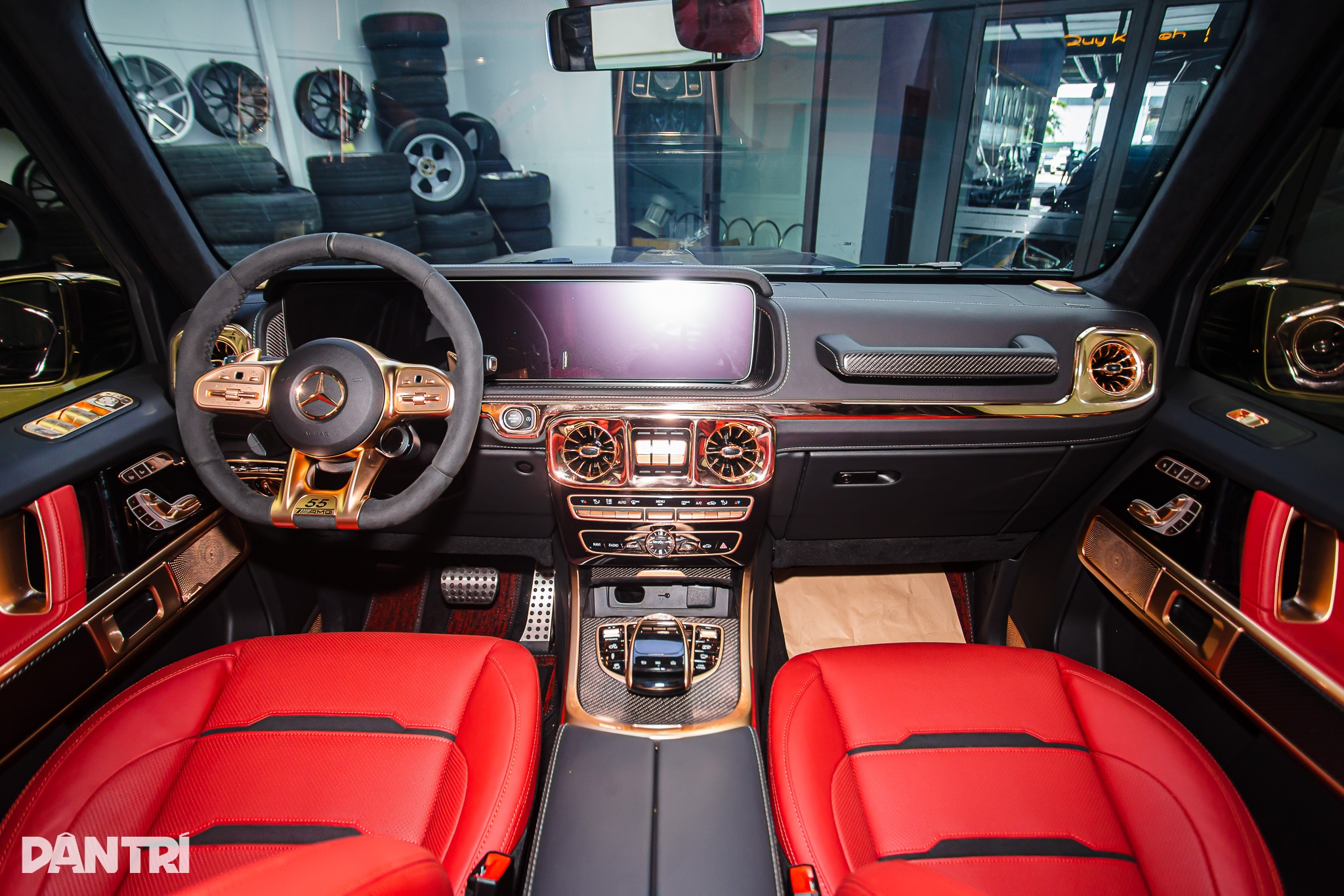 Mua G 63 bản giới hạn, đại gia Hà Nội chi thêm 700 triệu dát vàng cho ...