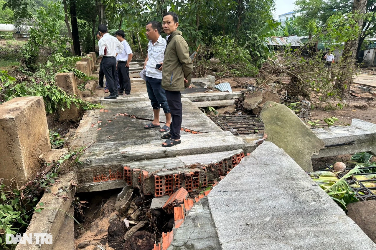 Đường sá, nhà cửa hư hỏng nặng sau trận lũ lịch sử ở Đồng Nai - 10 Đường sá, nhà cửa hư hỏng nặng sau trận lũ lịch sử ở Đồng Nai - 10