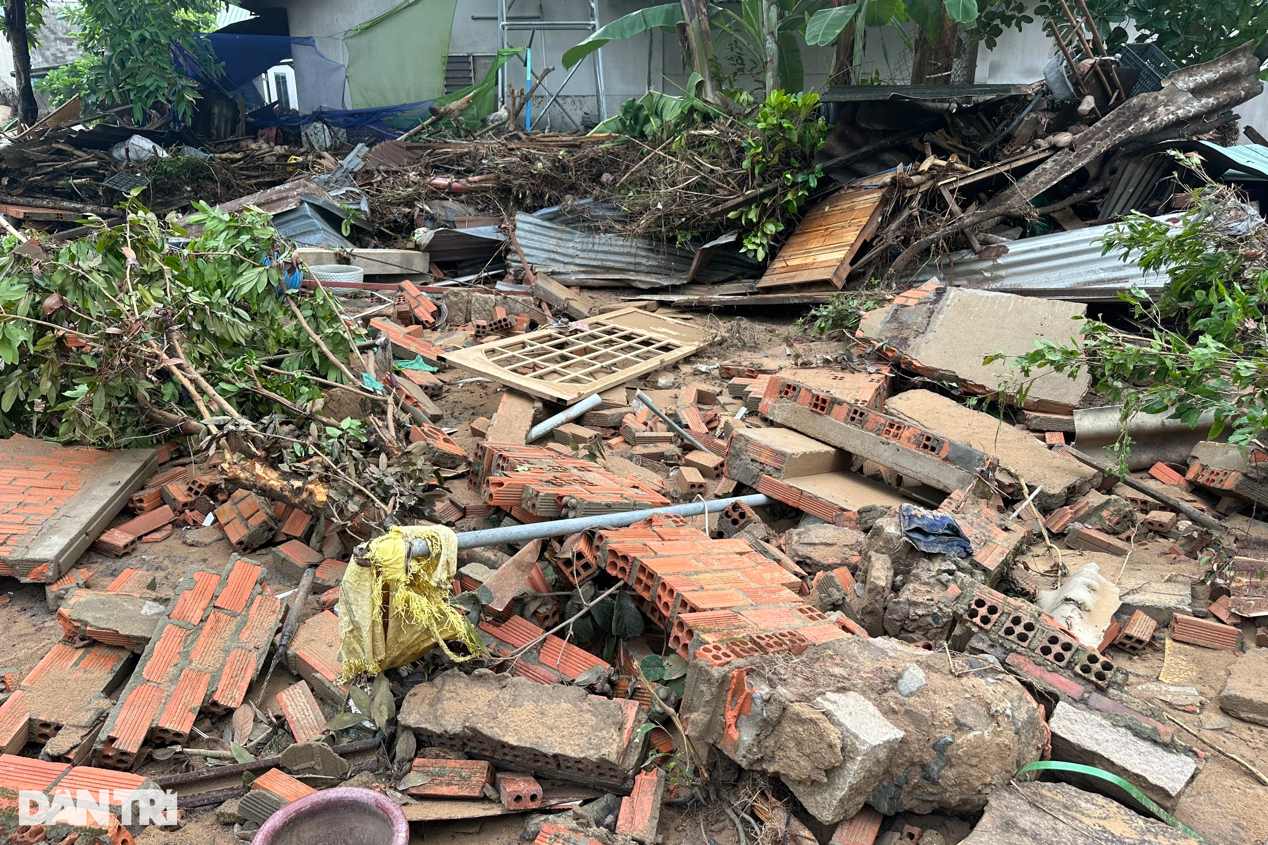 Đường sá, nhà cửa hư hỏng nặng sau trận lũ lịch sử ở Đồng Nai - 9
