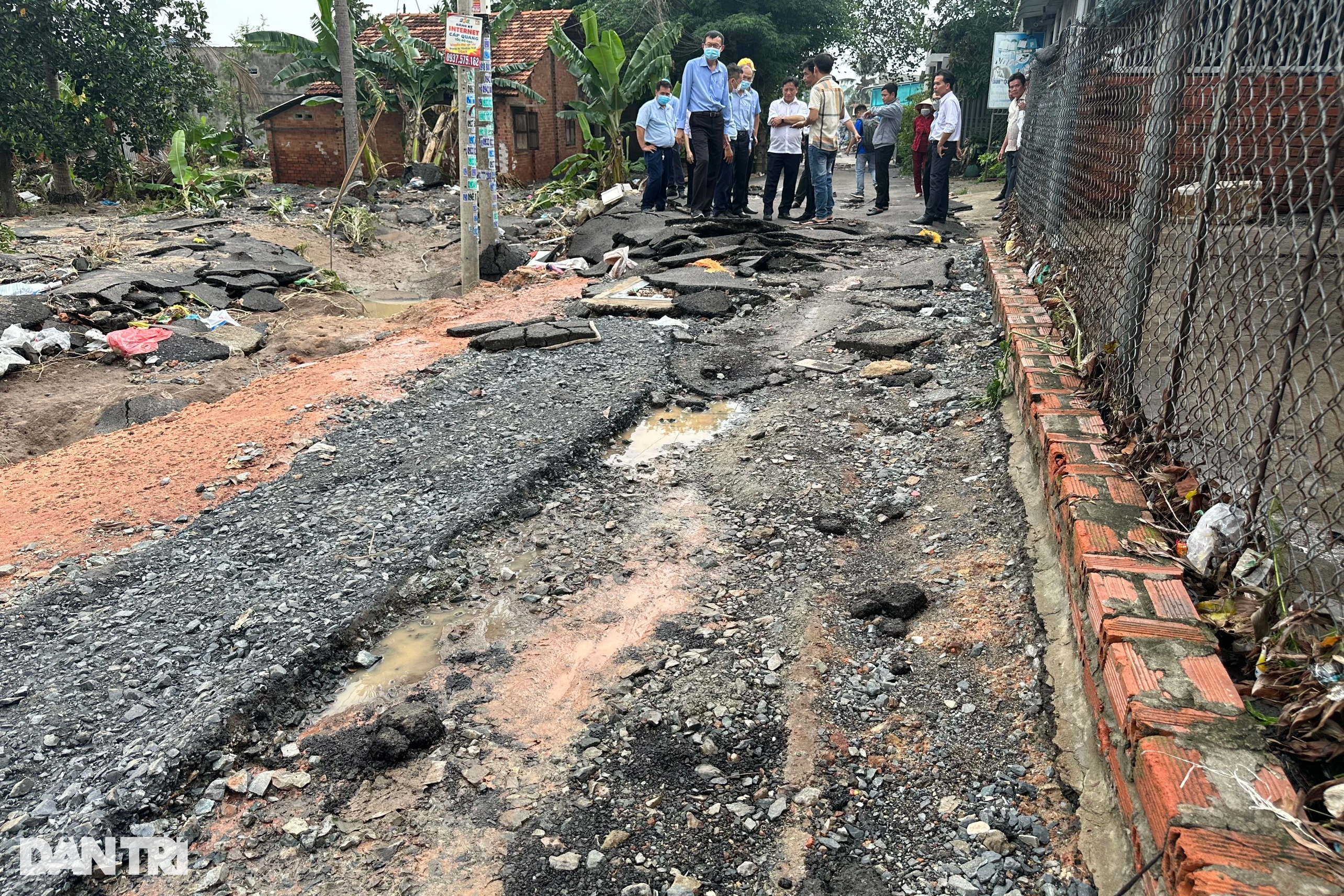 Đường sá, nhà cửa hư hỏng nặng sau trận lũ lịch sử ở Đồng Nai - 8