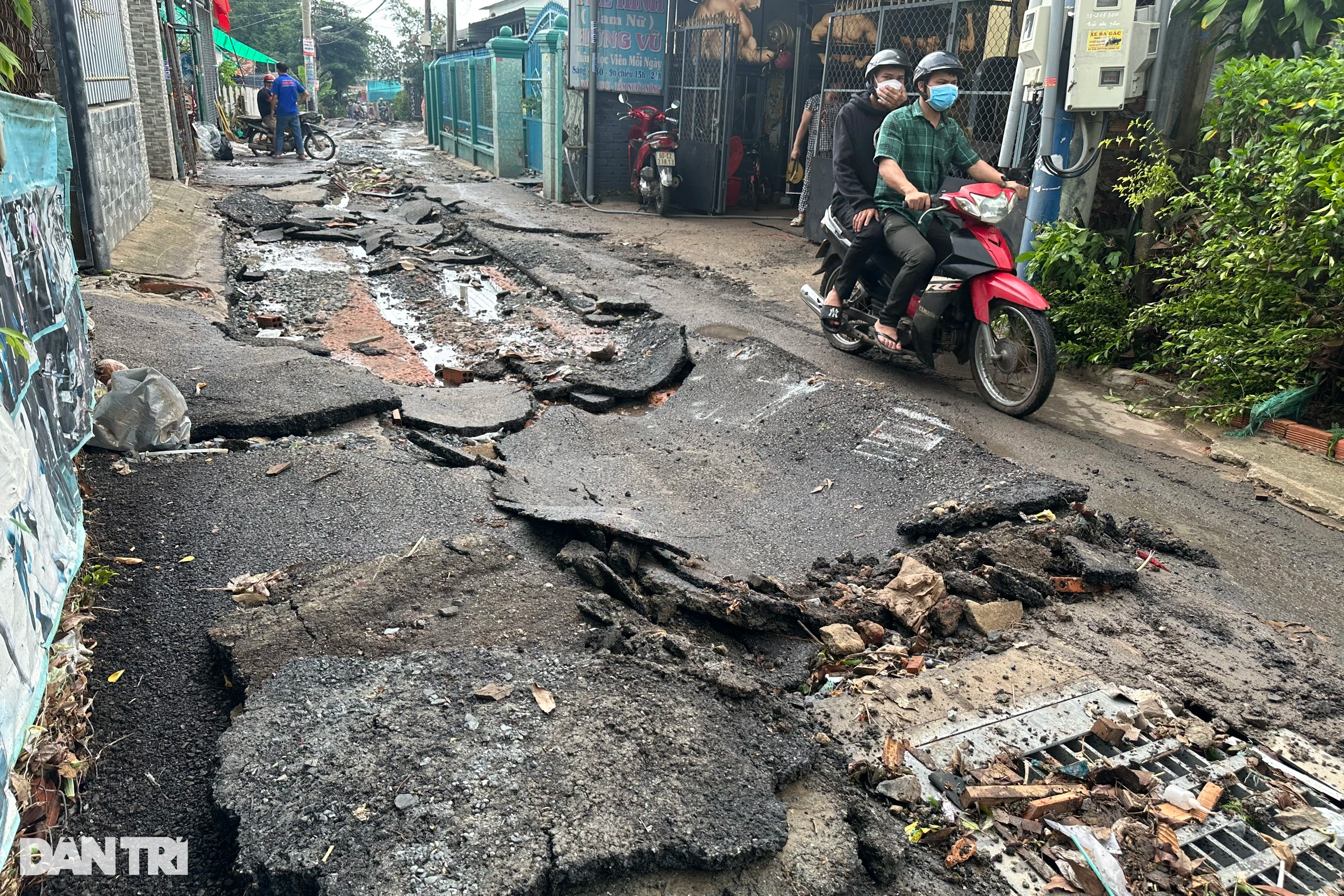 Đường sá, nhà cửa hư hỏng nặng sau trận lũ lịch sử ở Đồng Nai - 4