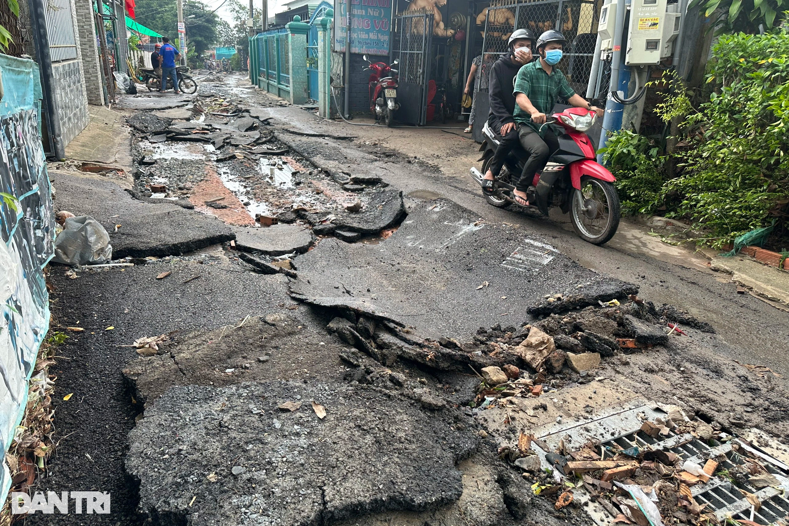 Đường sá, nhà cửa hư hỏng nặng sau trận lũ lịch sử ở Đồng Nai - 4 Đường sá, nhà cửa hư hỏng nặng sau trận lũ lịch sử ở Đồng Nai - 4