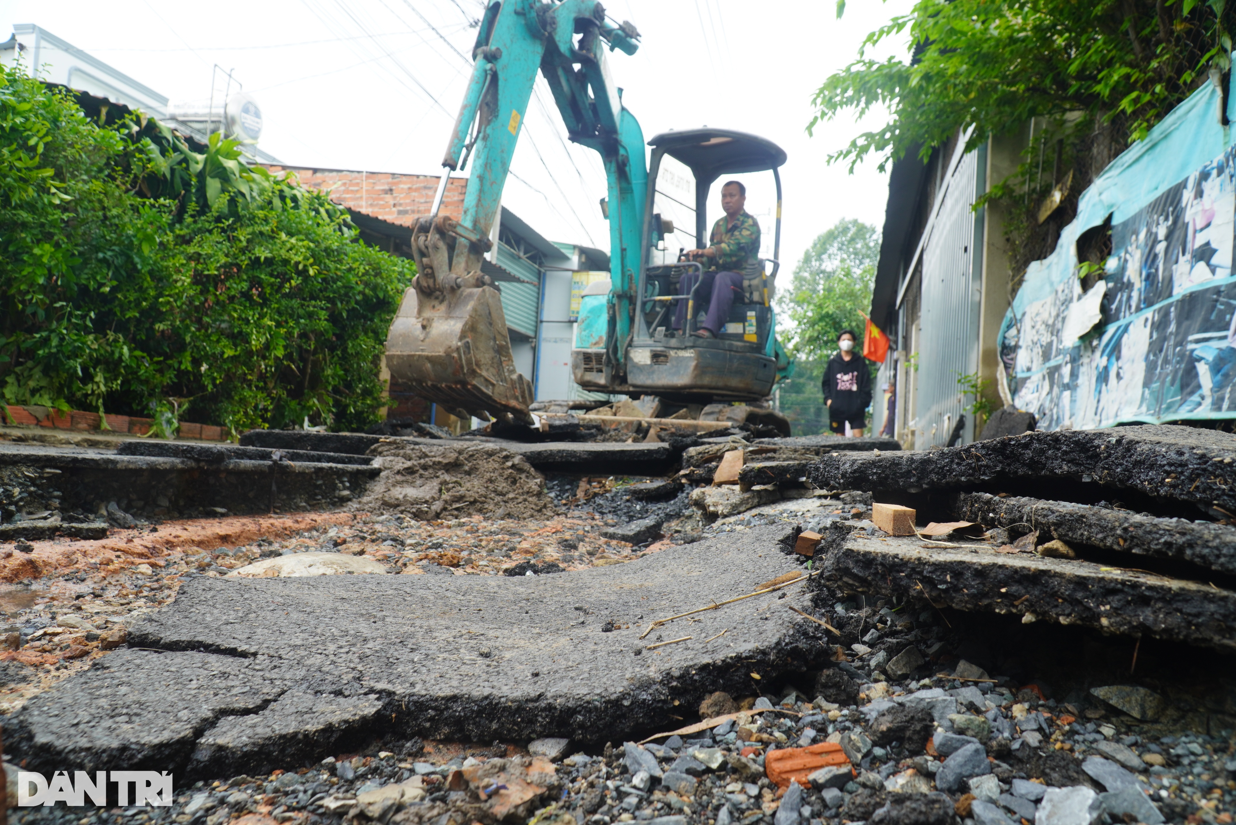 Đường sá, nhà cửa hư hỏng nặng sau trận lũ lịch sử ở Đồng Nai - 1