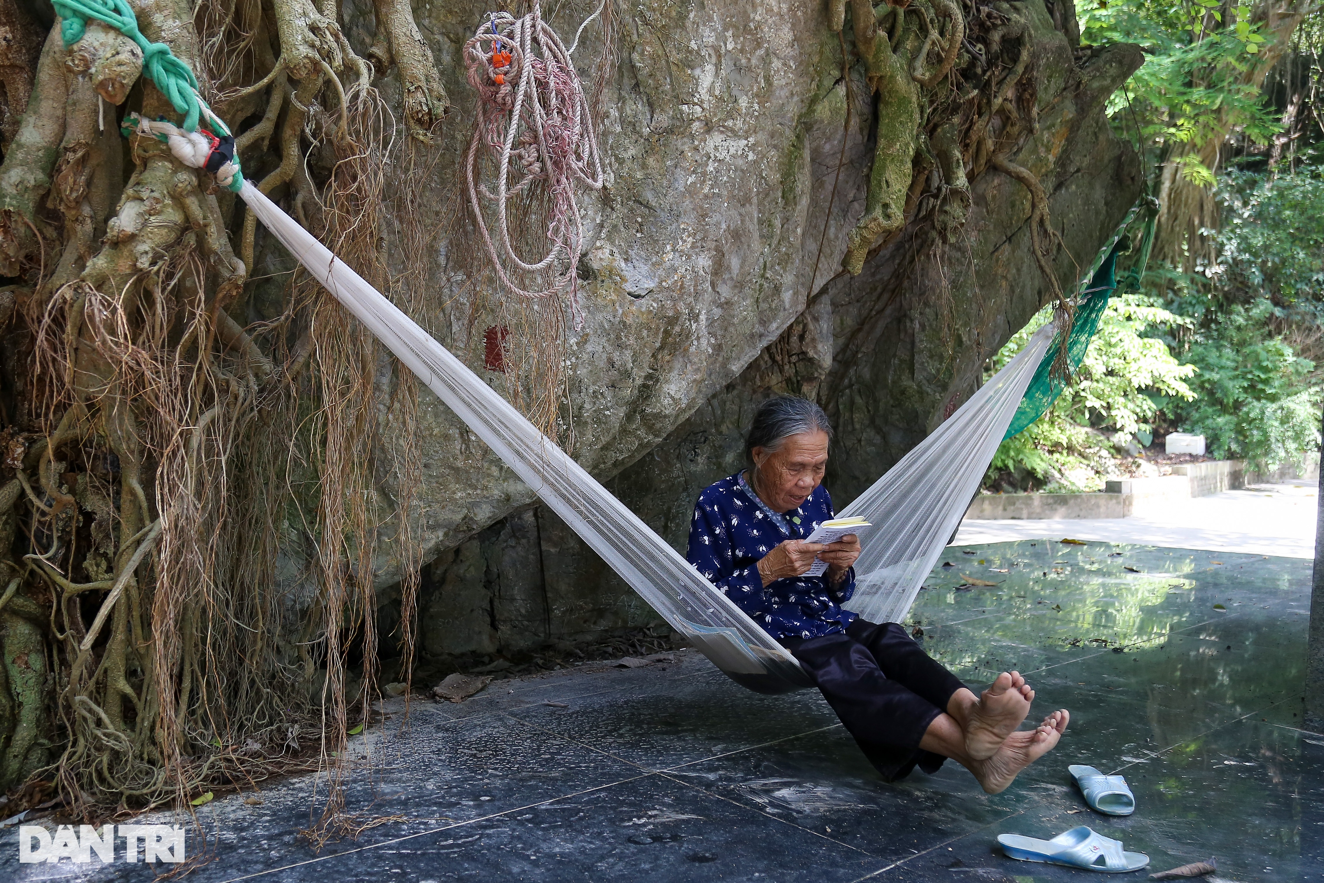 Mất điện, người Hà Nội chui hang động trốn nóng - 5 Mất điện, người Hà Nội chui hang động trốn nóng - 5