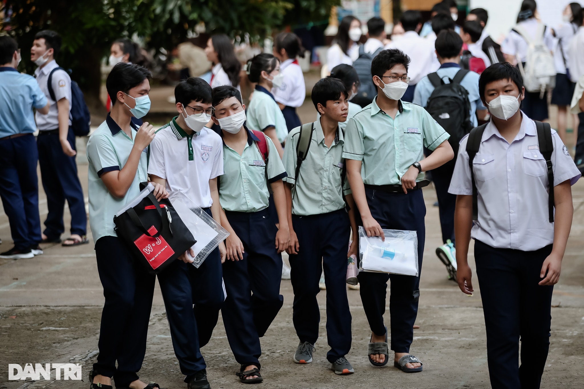 Học sinh TPHCM háo hức, tự tin trong ngày làm thủ tục tuyển sinh vào lớp 10 - 1 Học sinh TPHCM háo hức, tự tin trong ngày làm thủ tục tuyển sinh vào lớp 10 - 1