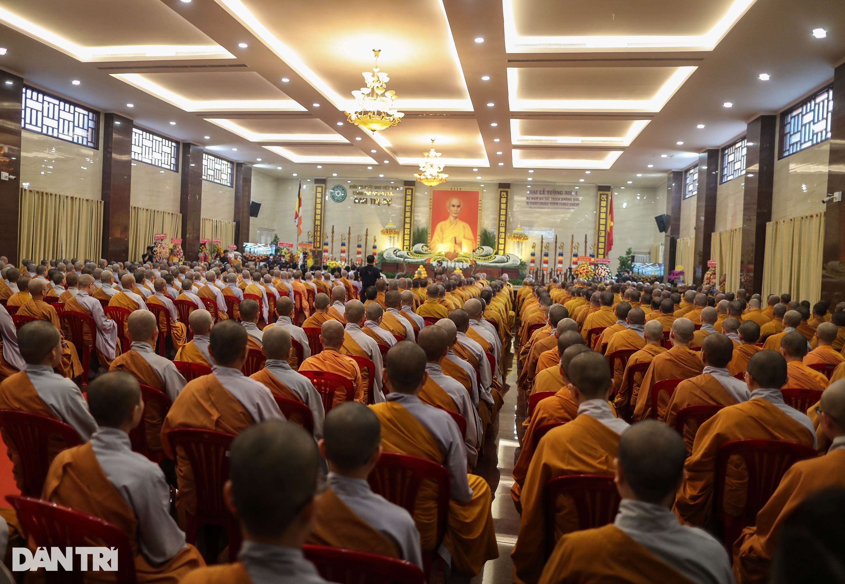 Phật tử khóc nghẹn tại lễ tưởng niệm 60 năm Bồ tát Thích Quảng Đức tự thiêu - 1