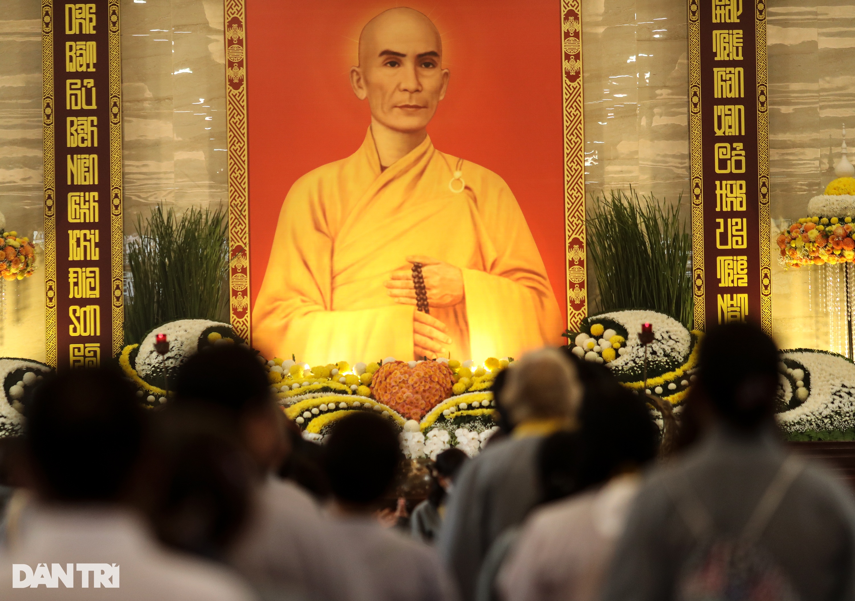 Phật tử khóc nghẹn tại lễ tưởng niệm 60 năm Bồ tát Thích Quảng Đức tự thiêu - 6 Phật tử khóc nghẹn tại lễ tưởng niệm 60 năm Bồ tát Thích Quảng Đức tự thiêu - 6