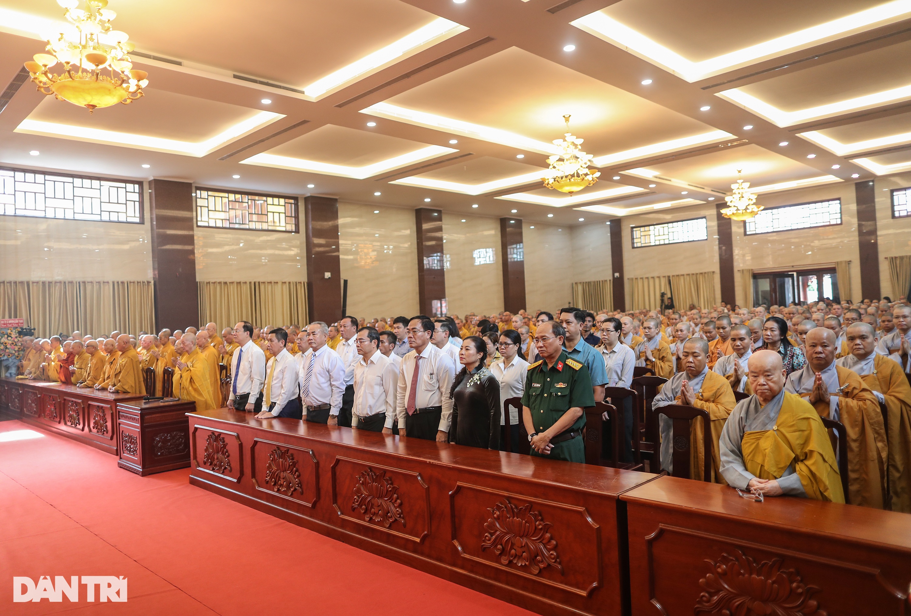 Phật tử khóc nghẹn tại lễ tưởng niệm 60 năm Bồ tát Thích Quảng Đức tự thiêu - 5 Phật tử khóc nghẹn tại lễ tưởng niệm 60 năm Bồ tát Thích Quảng Đức tự thiêu - 5