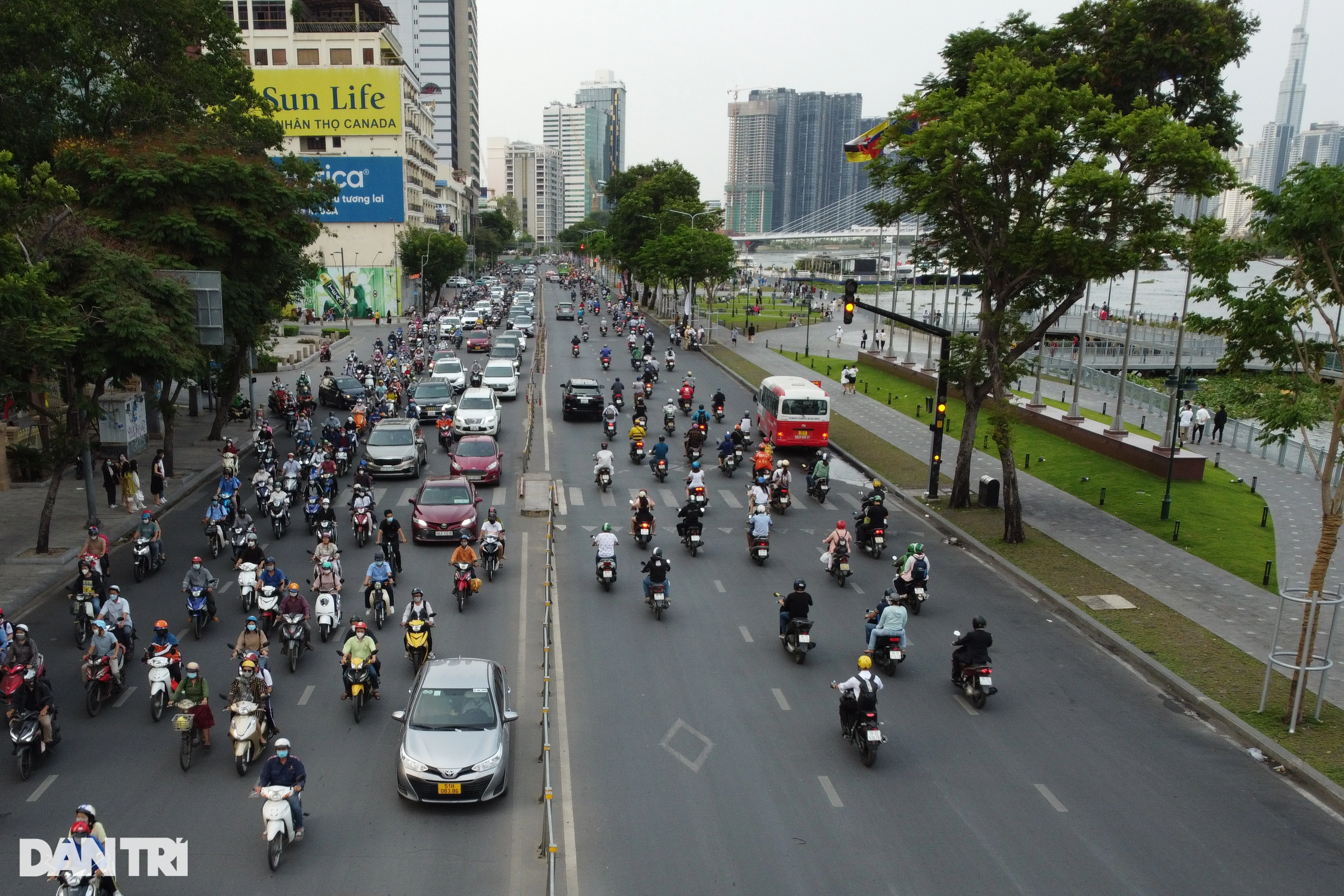 Kinh tế TPHCM vươn lên trong thách thức - 4