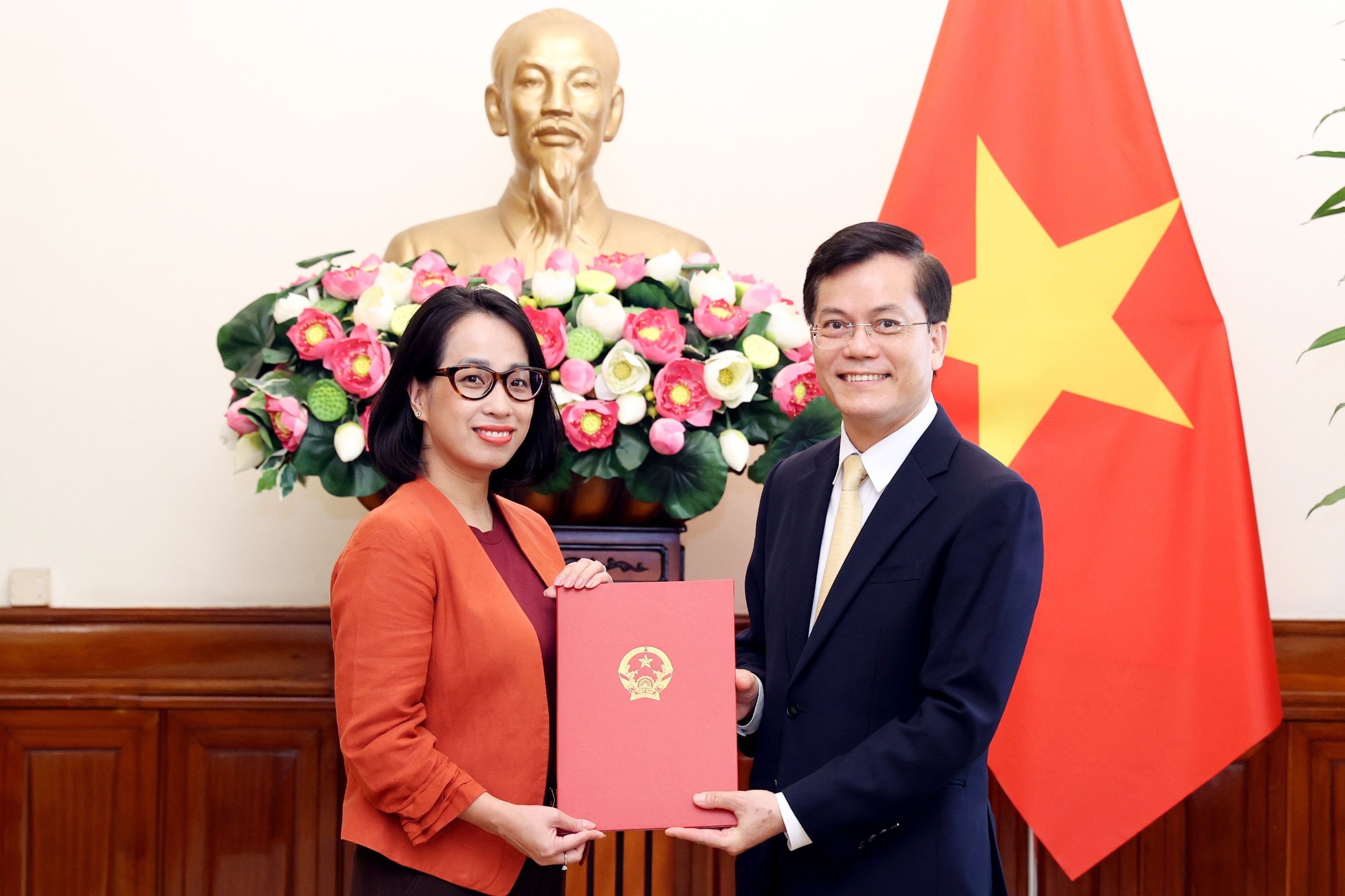 Bà Phạm Thu Hằng làm người phát ngôn Bộ Ngoại giao - 1