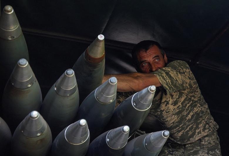 Quân chiến lược Ukraine ào ào xung trận, Nga bẻ gãy 8 đợt tấn công
