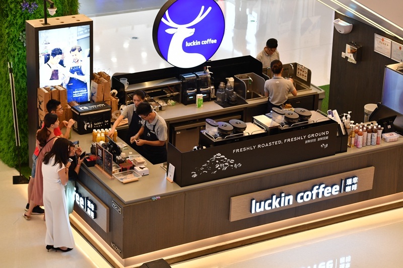 Starbucks toát mồ hôi khi đối thủ mở cửa hàng thứ 10.000 tại Trung Quốc - 1