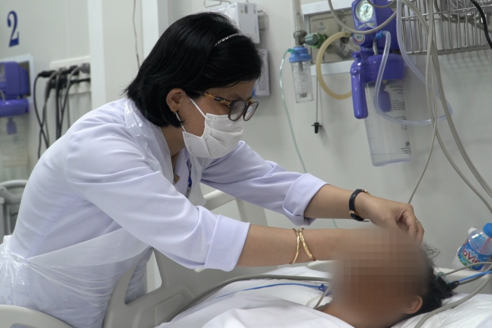 Hái nấm xào ăn: Chồng tử vong, vợ con nguy kịch phải cấp cứu ở TPHCM - 2
