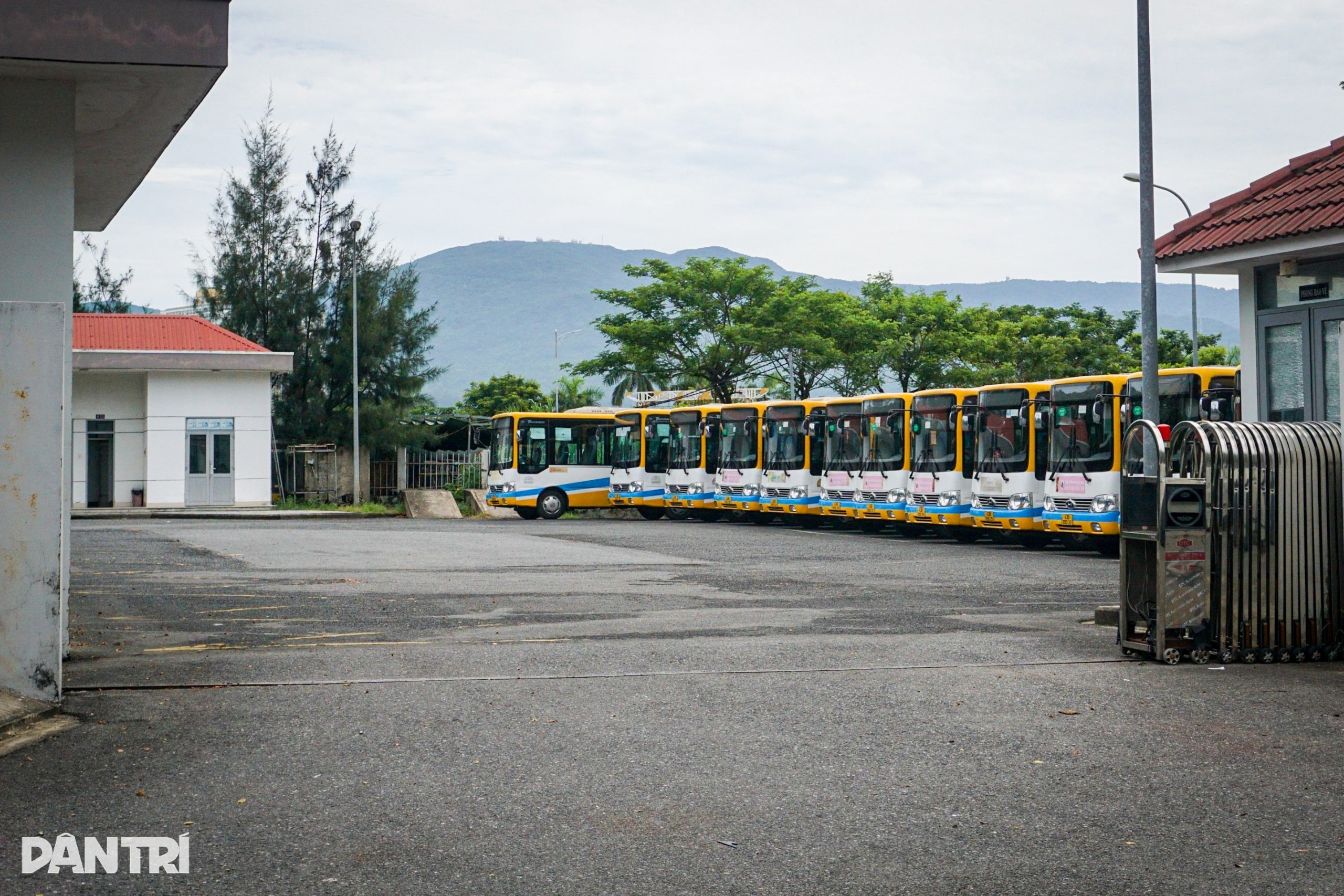 ຄົນຂັບລົດເມຕ້ອງປະຕິບັດທຸກເດືອນເພື່ອ… ໄດ້ເງິນເດືອນ - 1 Tài xế xe buýt tháng nào cũng phải làm mình, làm mẩy để… đòi lương - 1