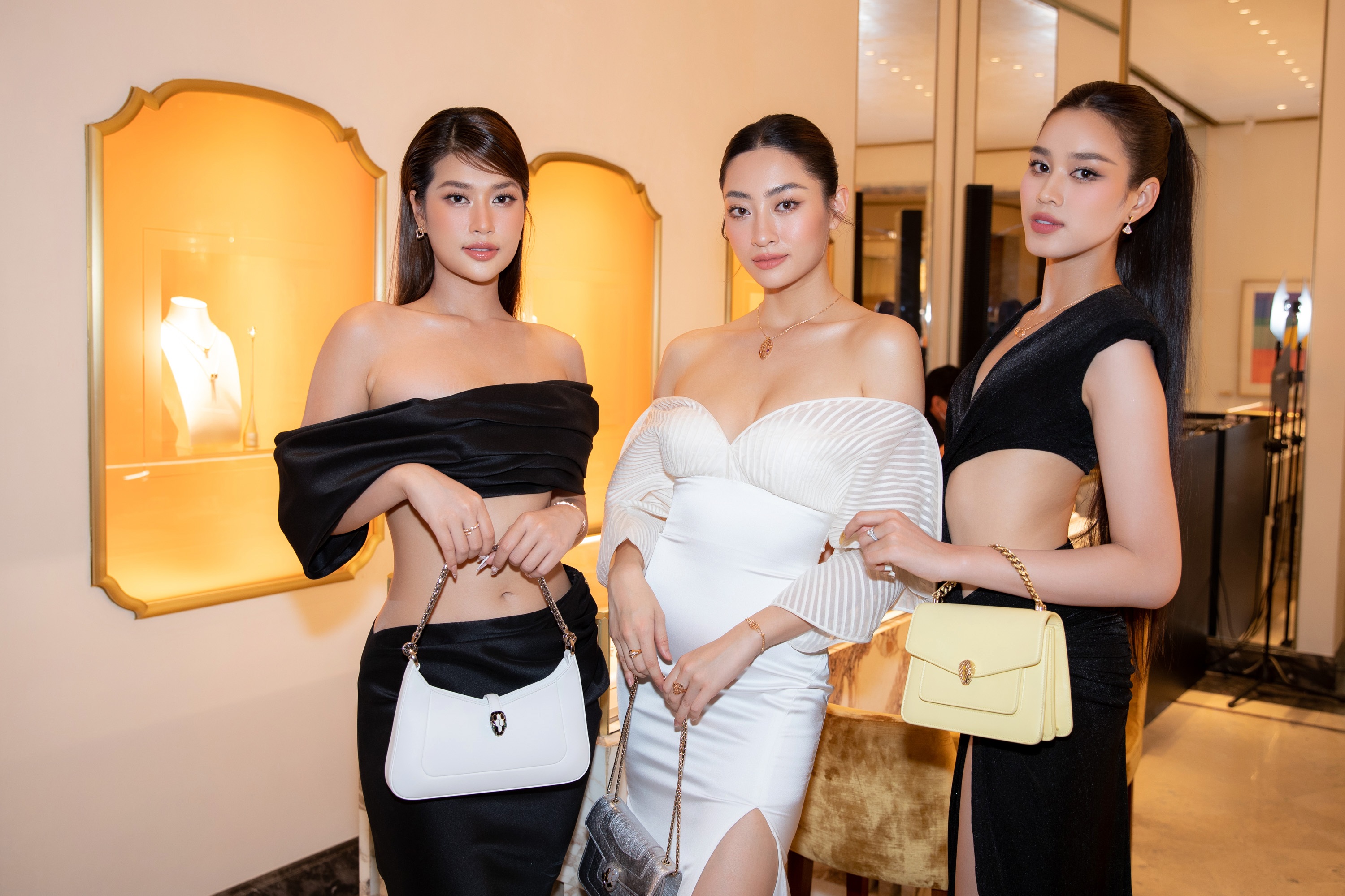 View - Hương Giang lạ lẫm với tóc tém, Thanh Hằng đeo trang sức 5 tỷ đồng | Báo Dân trí