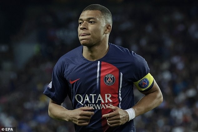 Mbappe tuyên bố ở lại PSG đến hết hợp đồng - 1