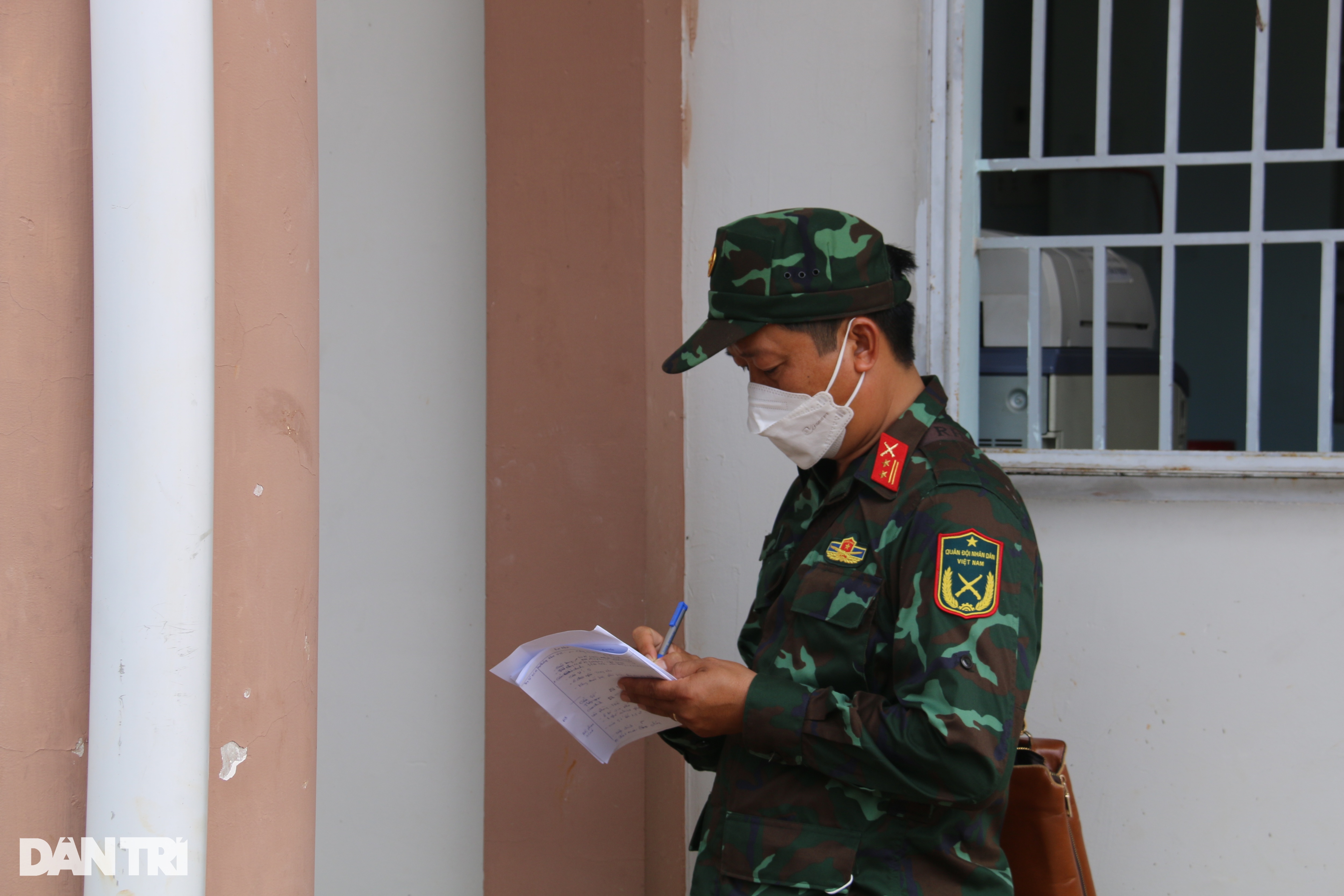 Vụ tấn công ở Đắk Lắk: Khẩn trương sửa chữa trụ sở xã - 17