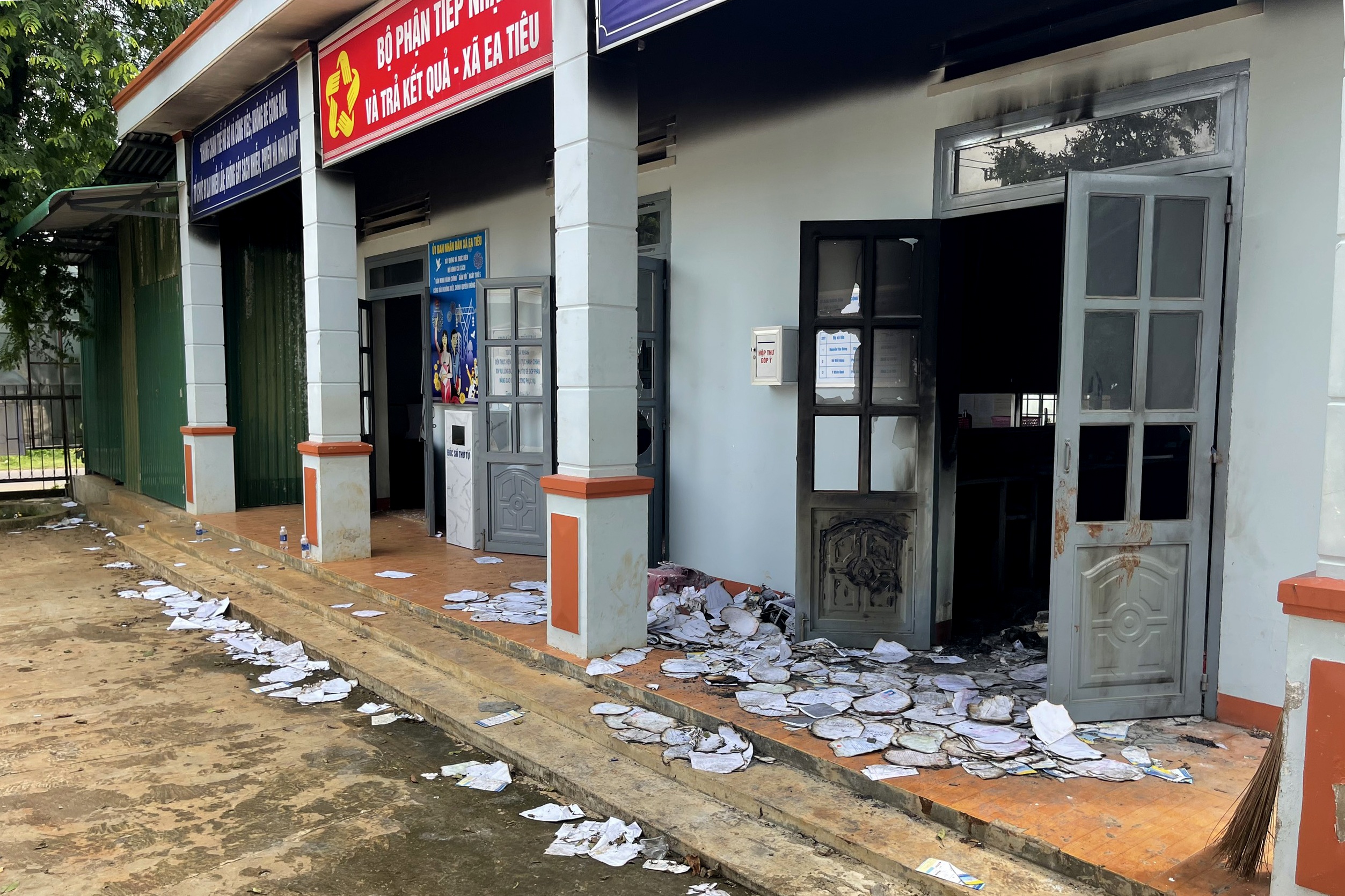 Vụ tấn công ở Đắk Lắk: Khẩn trương sửa chữa trụ sở xã - 13