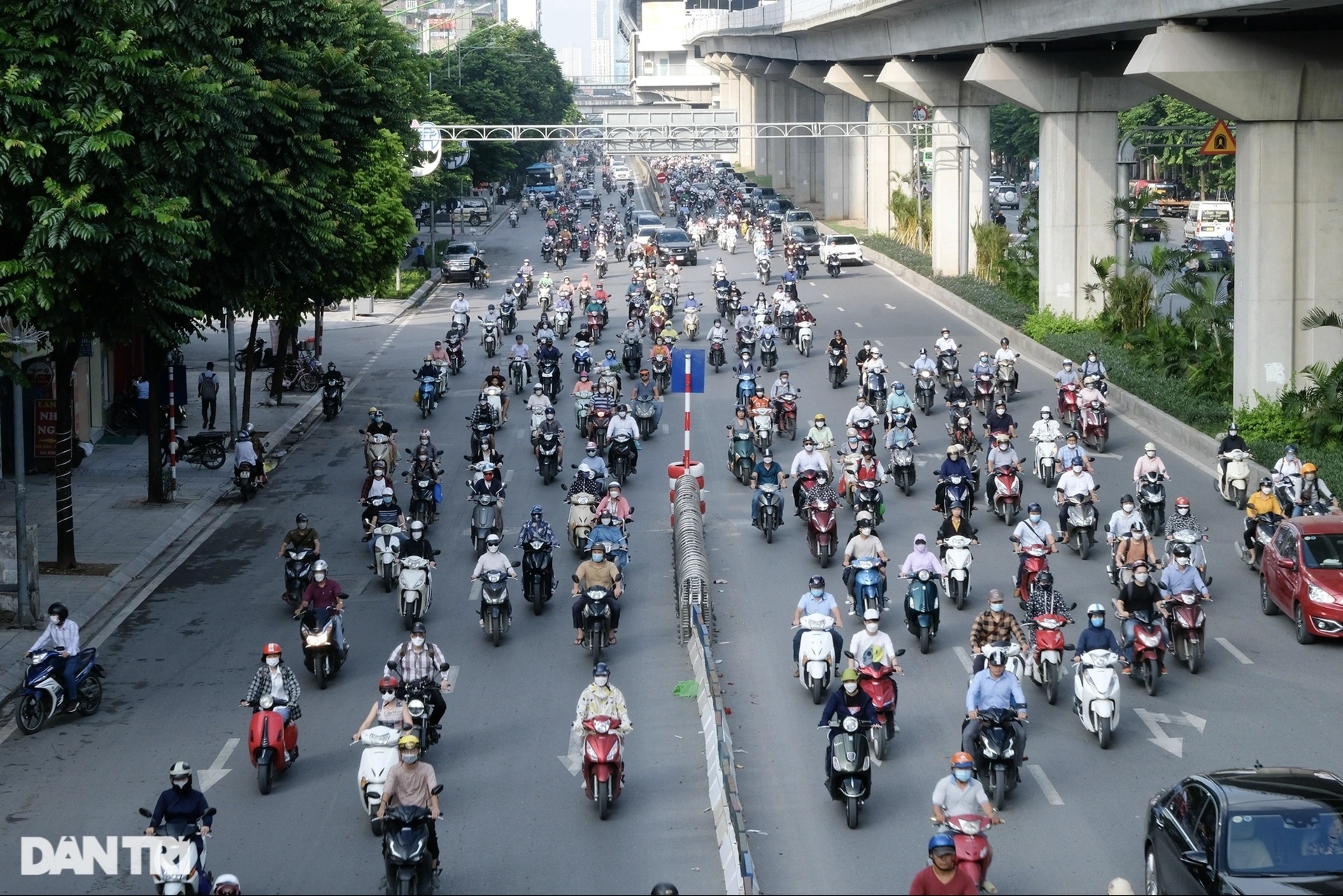 Hà Nội muốn cấm xe máy vào nội thành: Người dân đi bằng gì? - 1