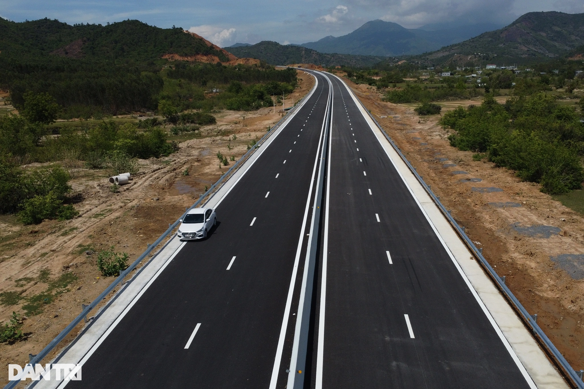 Tạm dừng khai thác cao tốc Nha Trang - Cam Lâm 1 ngày - 1