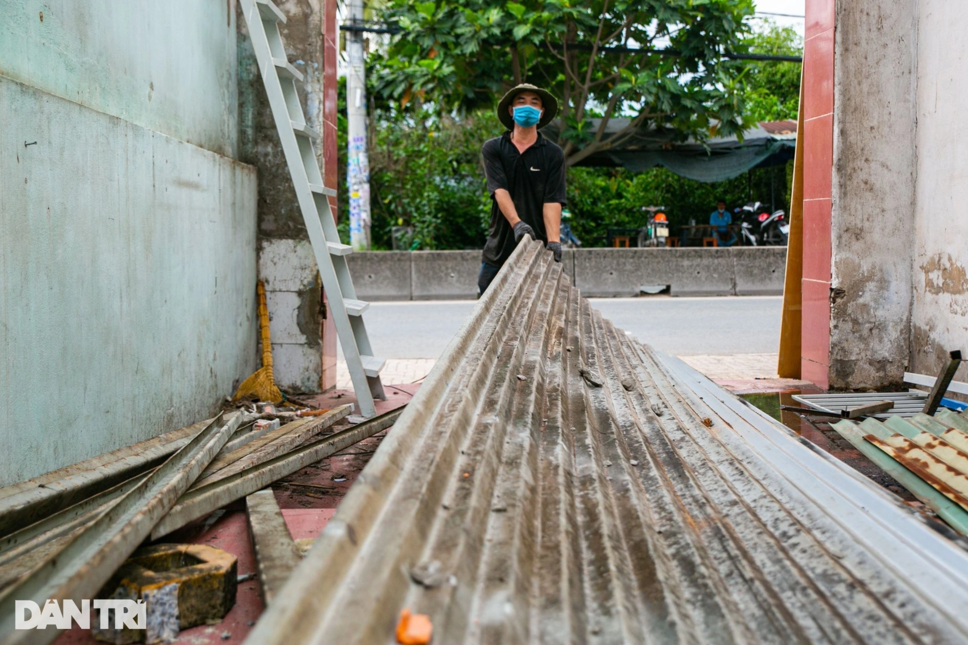 Người dân tất bật dọn và chuyển đồ trước ngày khởi công dự án Vành đai 3 - 1