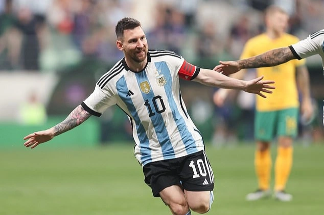 HLV Scaloni tiết lộ lý do Messi không đá giao hữu ở Indonesia - 1